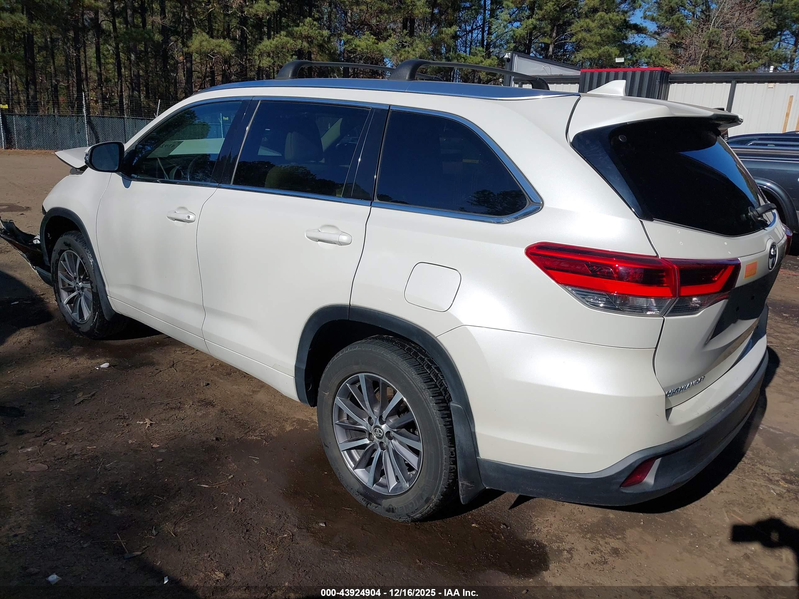 TOYOTA HIGHLANDER image 3