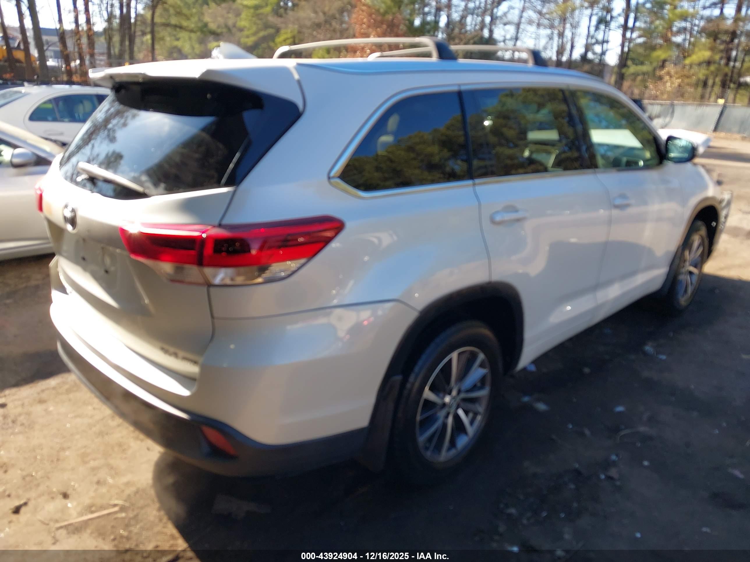 TOYOTA HIGHLANDER image 4