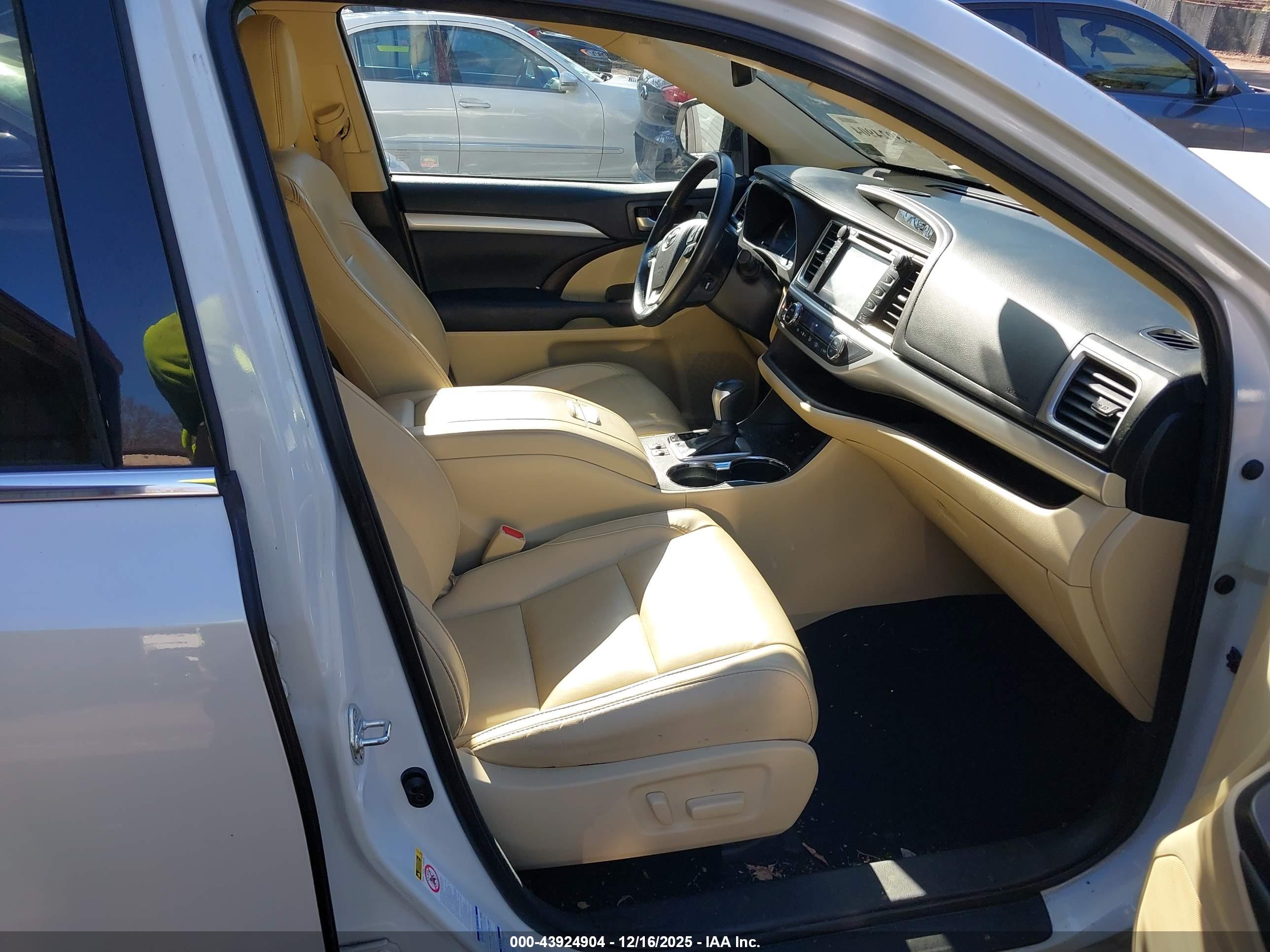 TOYOTA HIGHLANDER image 5
