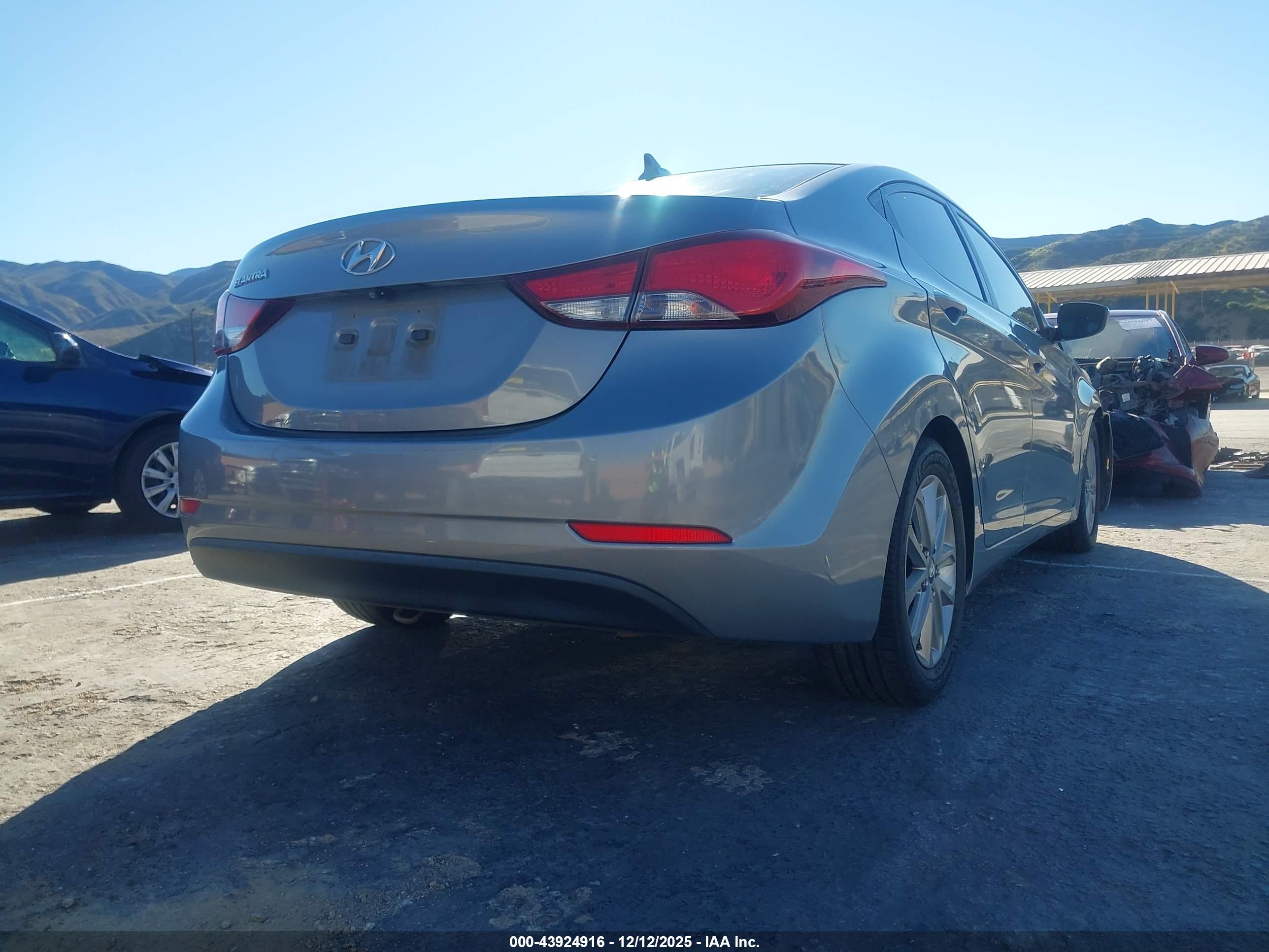 HYUNDAI ELANTRA image 4