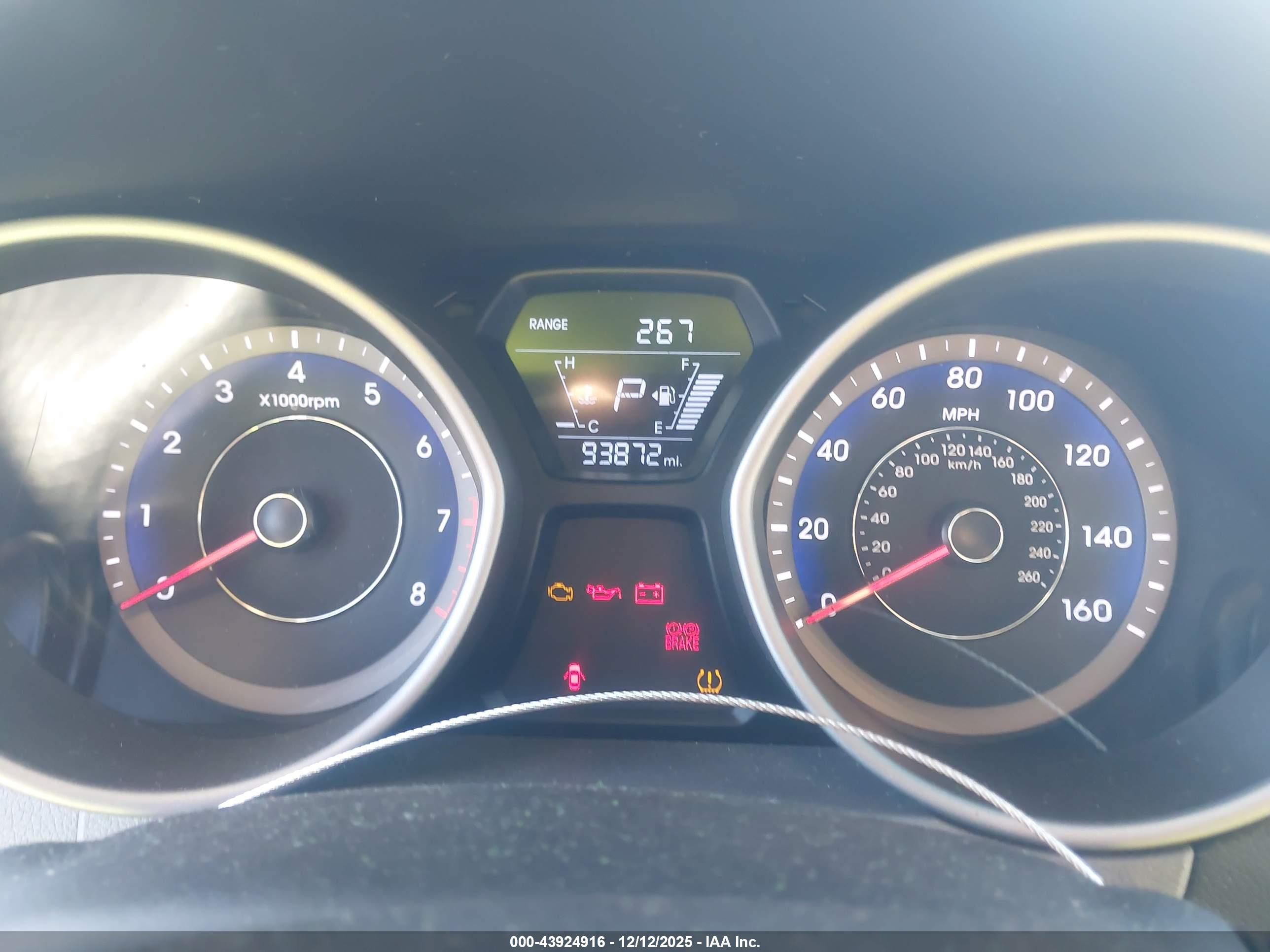 HYUNDAI ELANTRA image 7