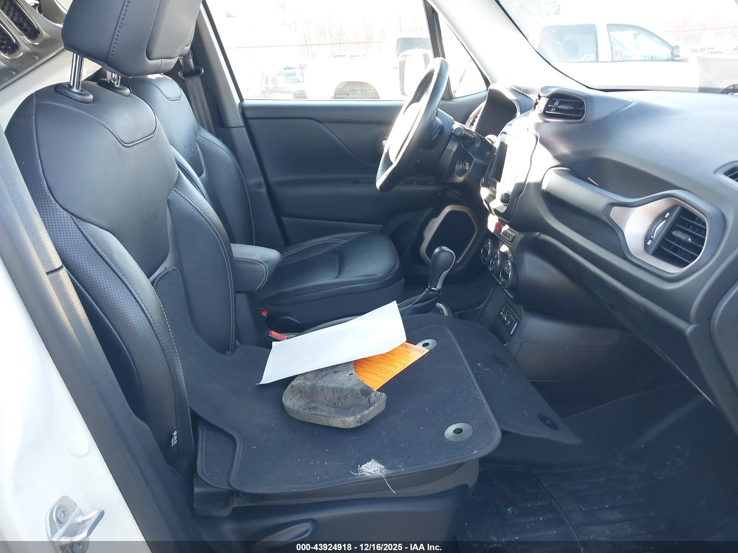 JEEP RENEGADE image 5