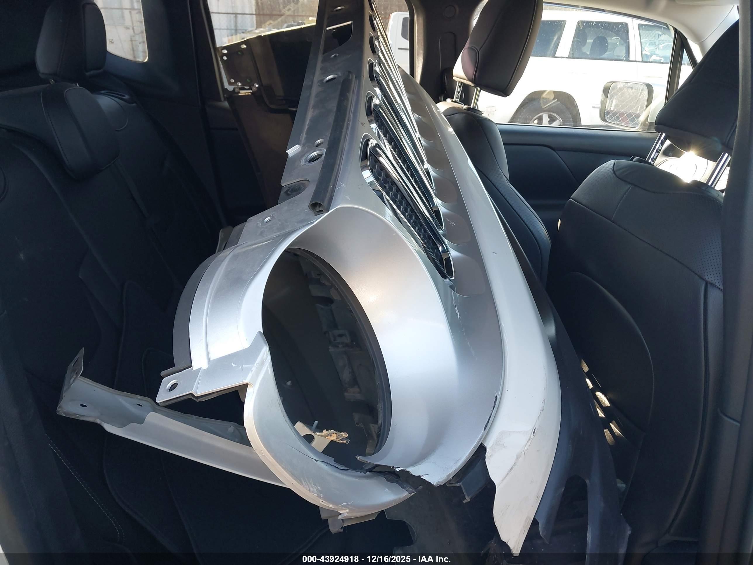 JEEP RENEGADE image 8