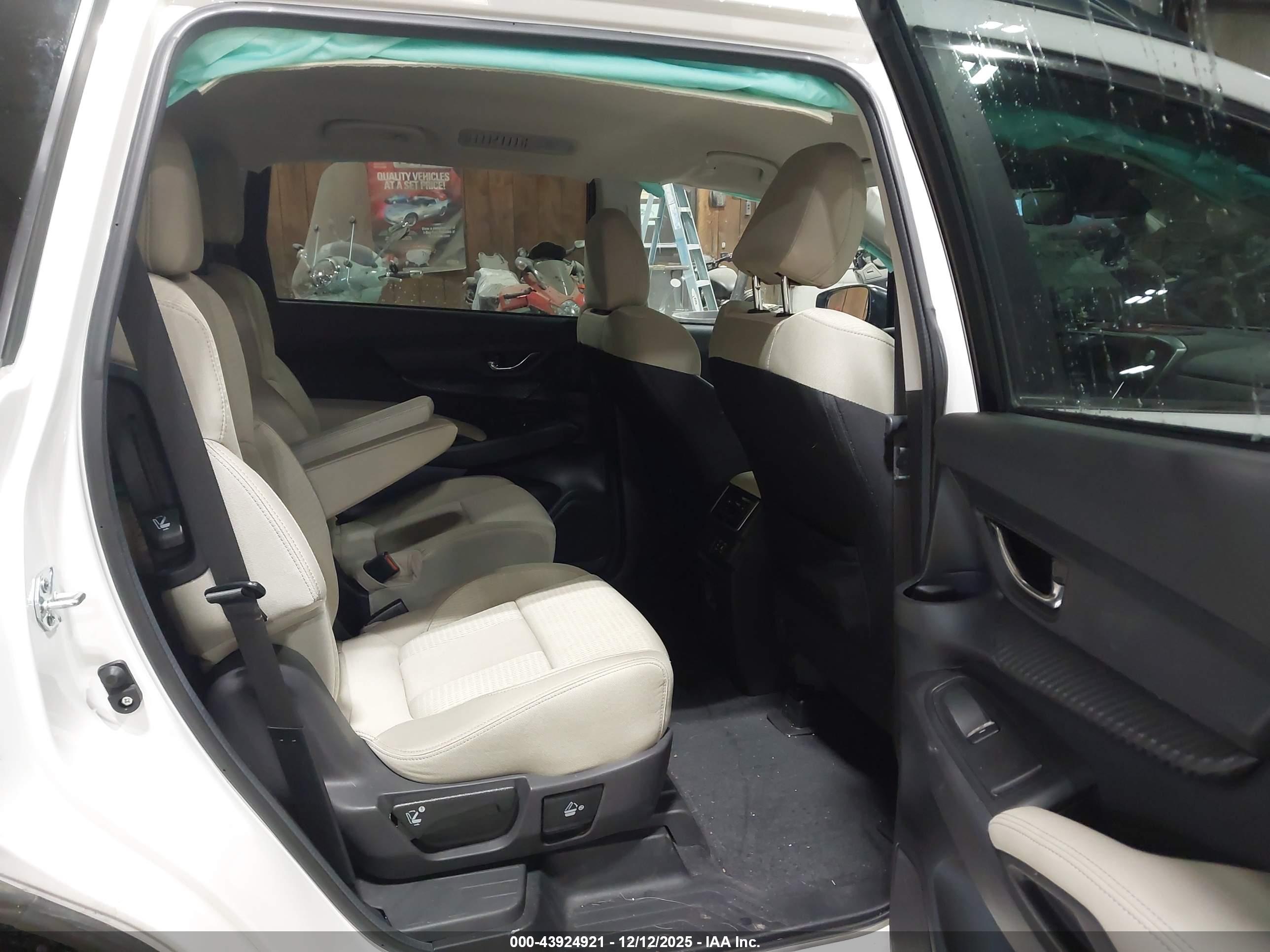 SUBARU ASCENT image 8