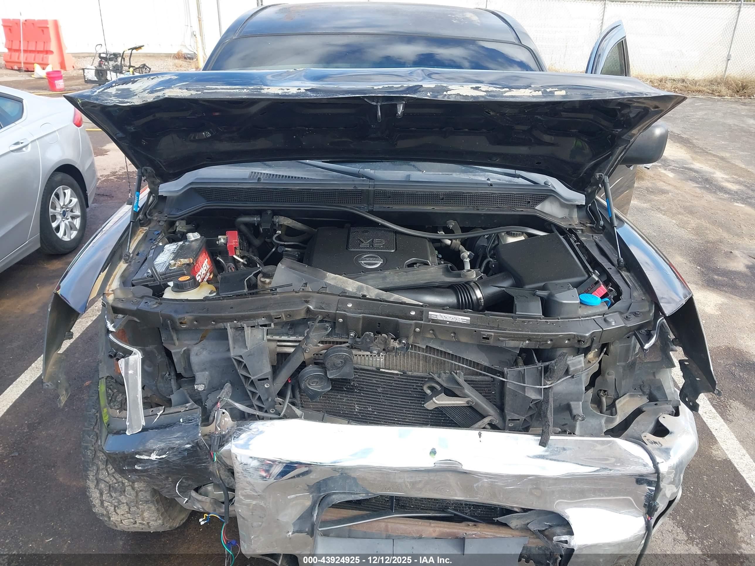 NISSAN TITAN image 10