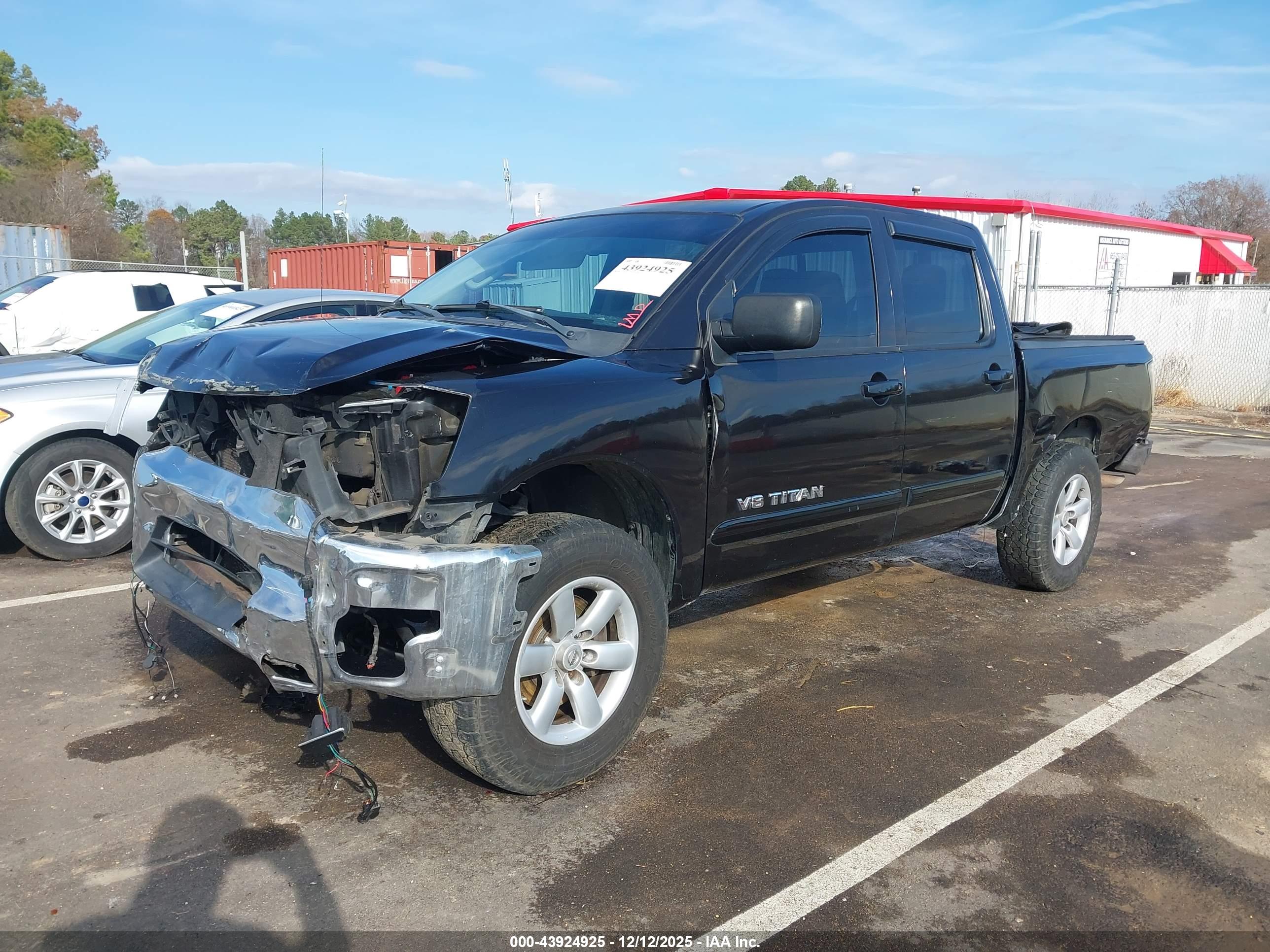 NISSAN TITAN image 2