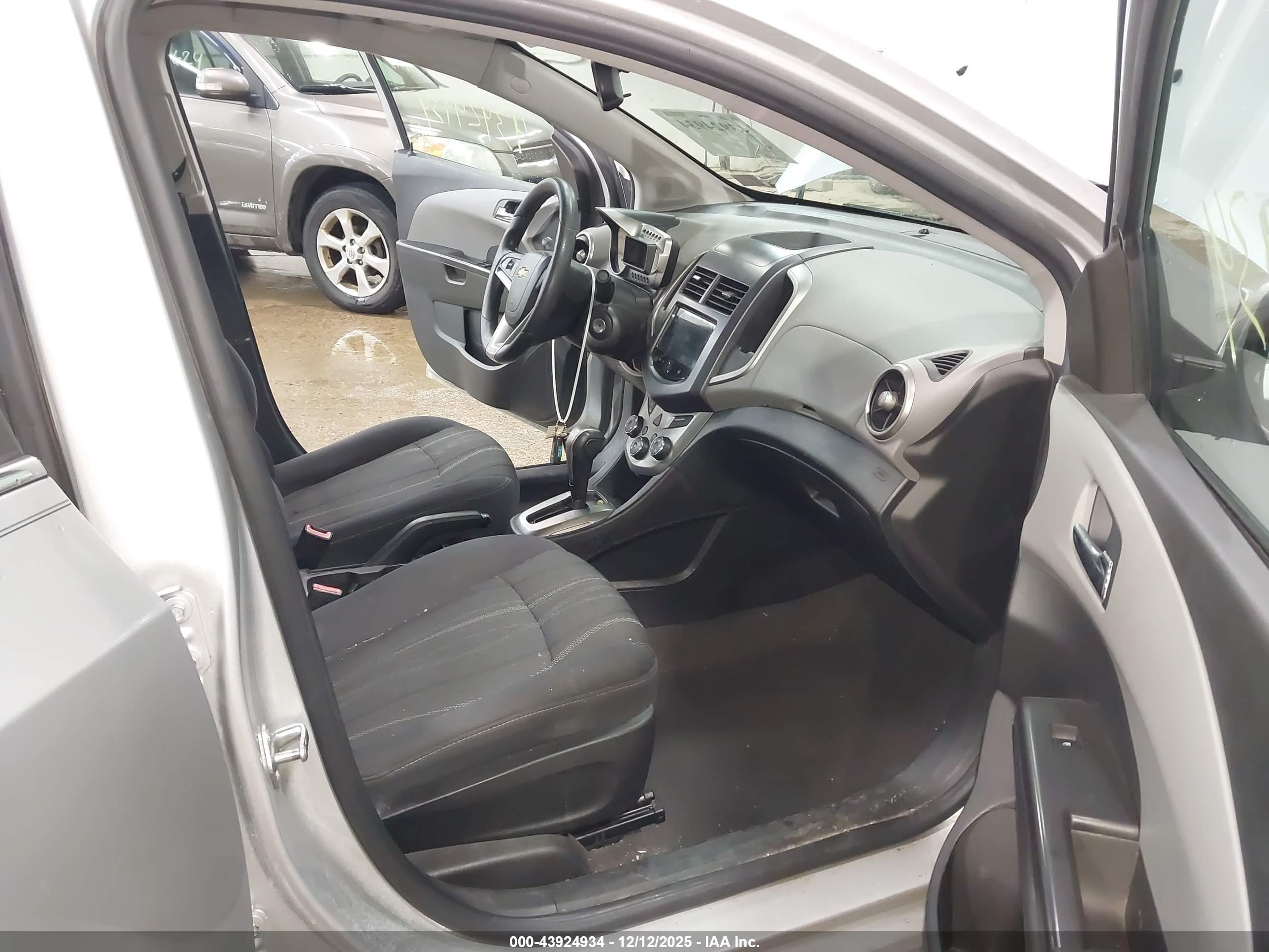 CHEVROLET SONIC image 5