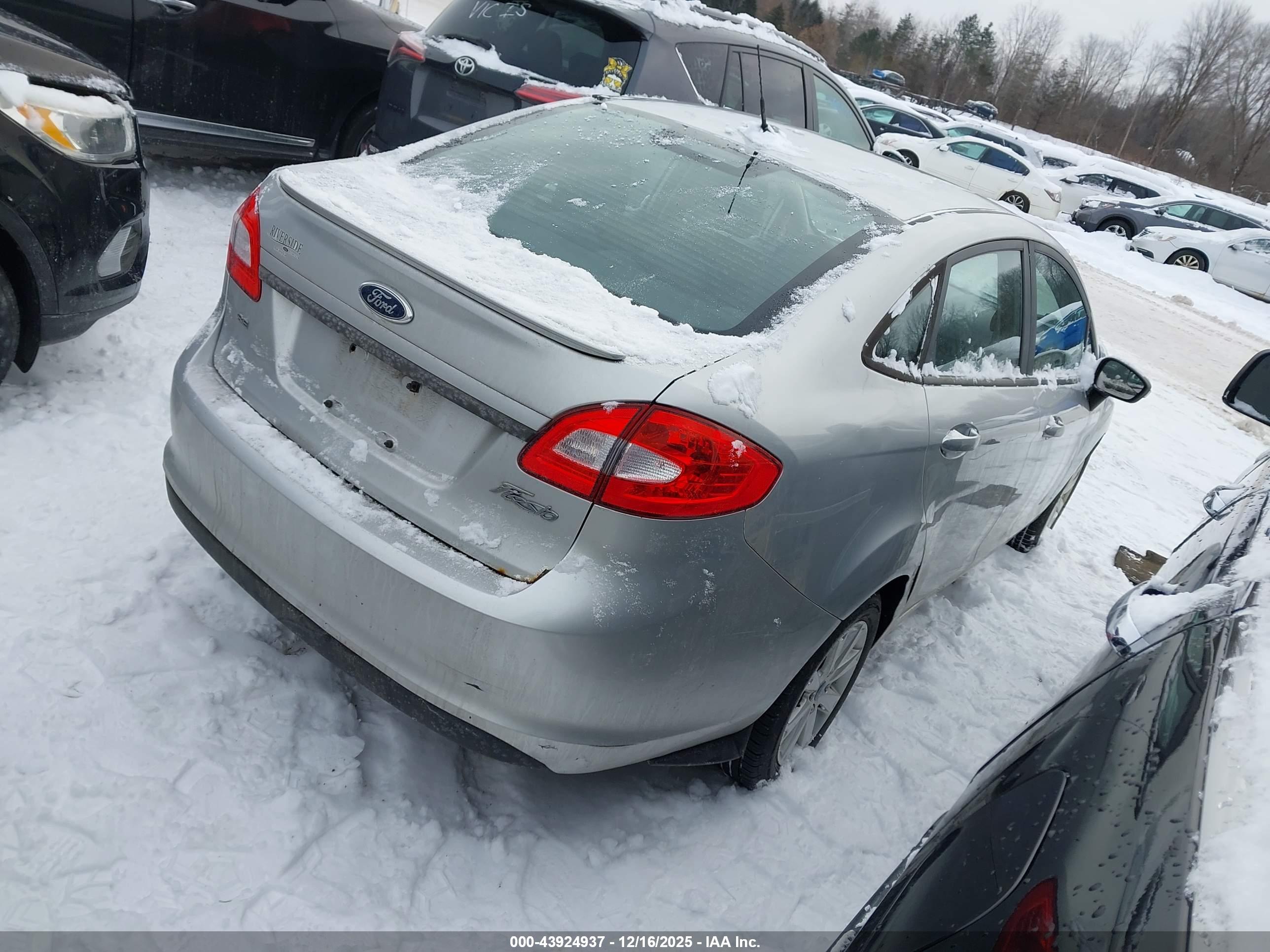 FORD FIESTA image 4