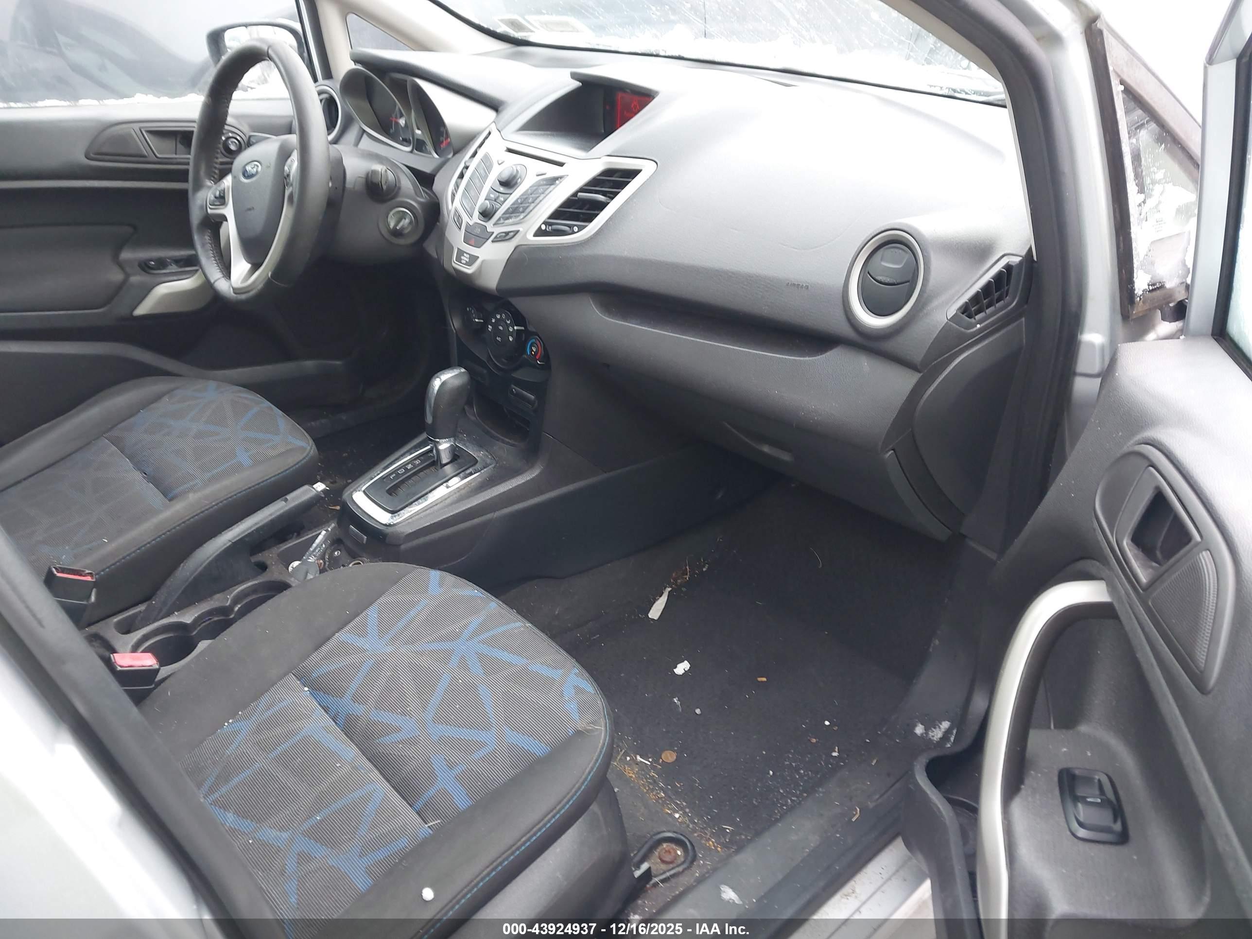 FORD FIESTA image 5