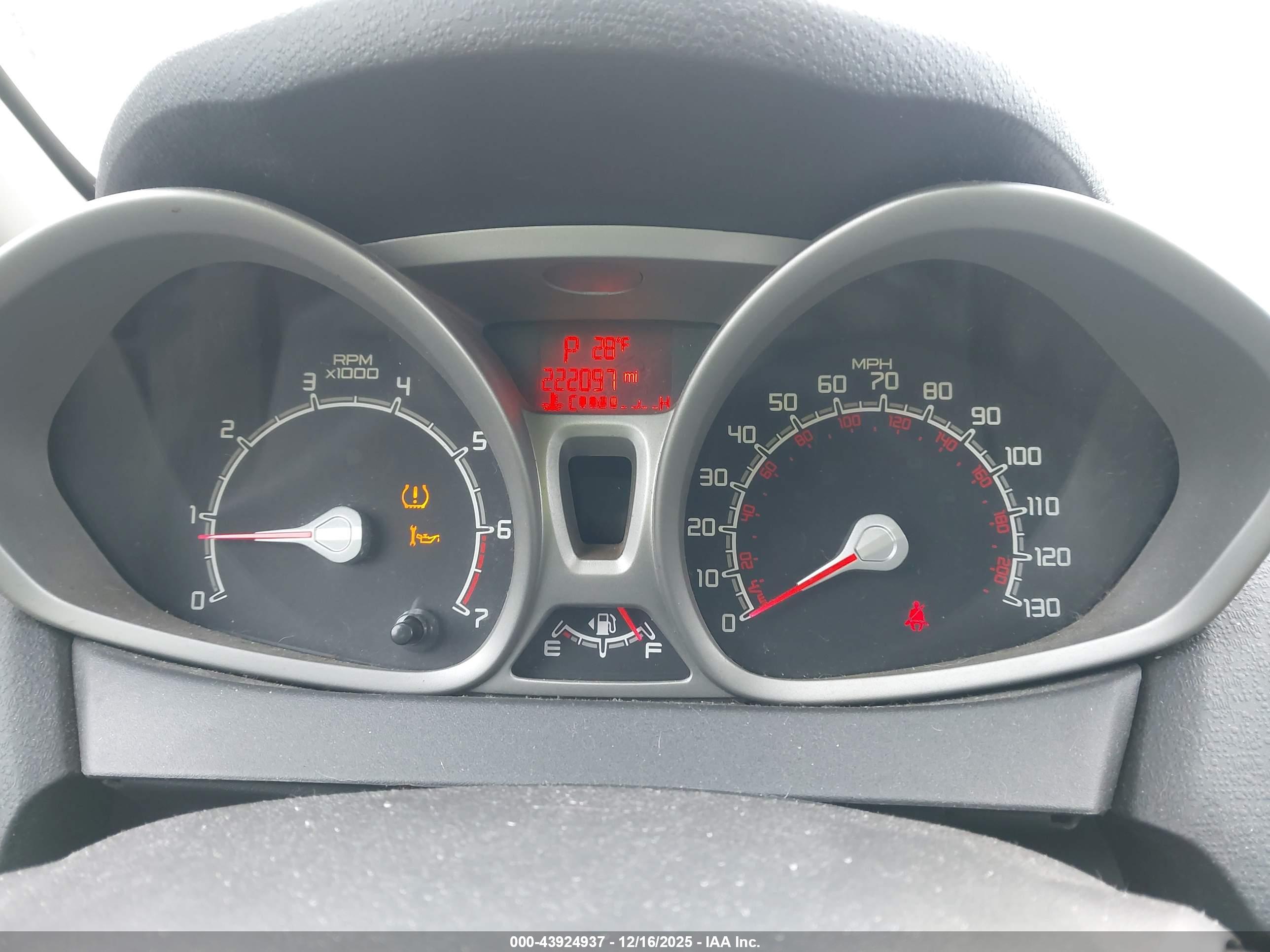 FORD FIESTA image 7