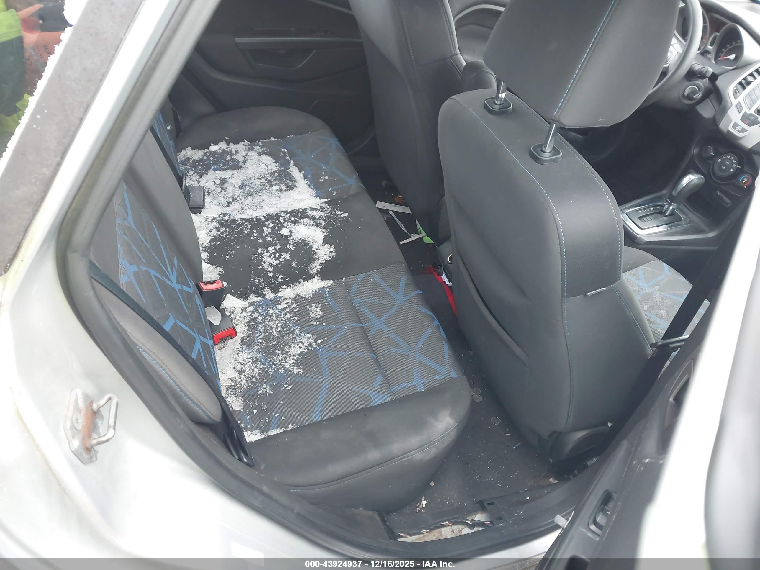 FORD FIESTA image 8