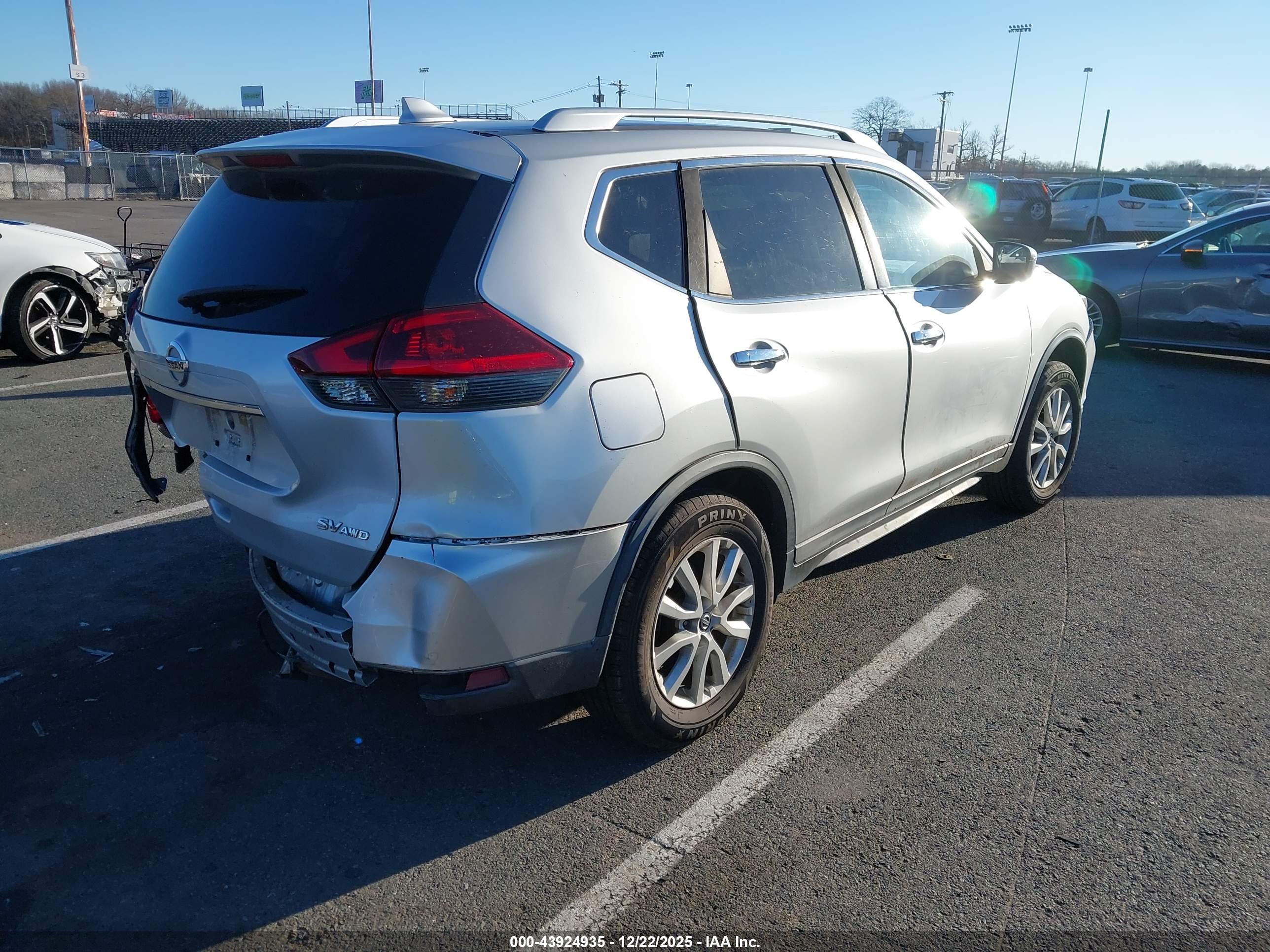 NISSAN ROGUE image 4