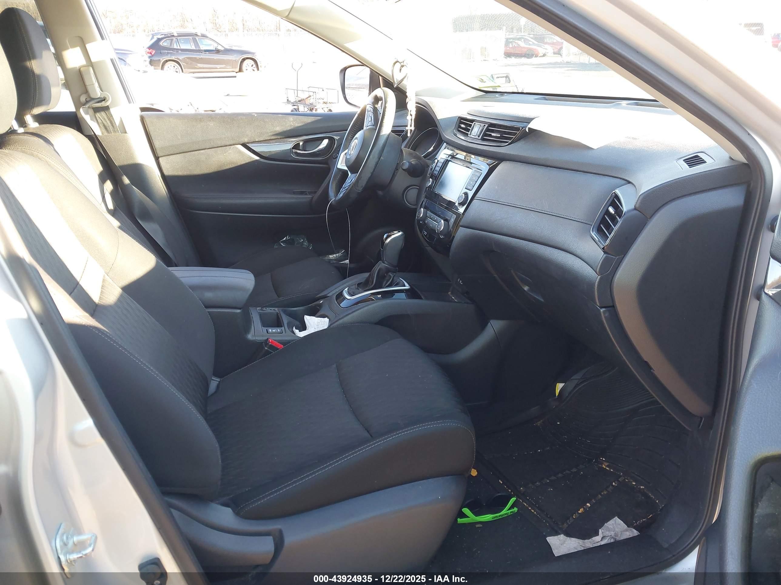 NISSAN ROGUE image 5