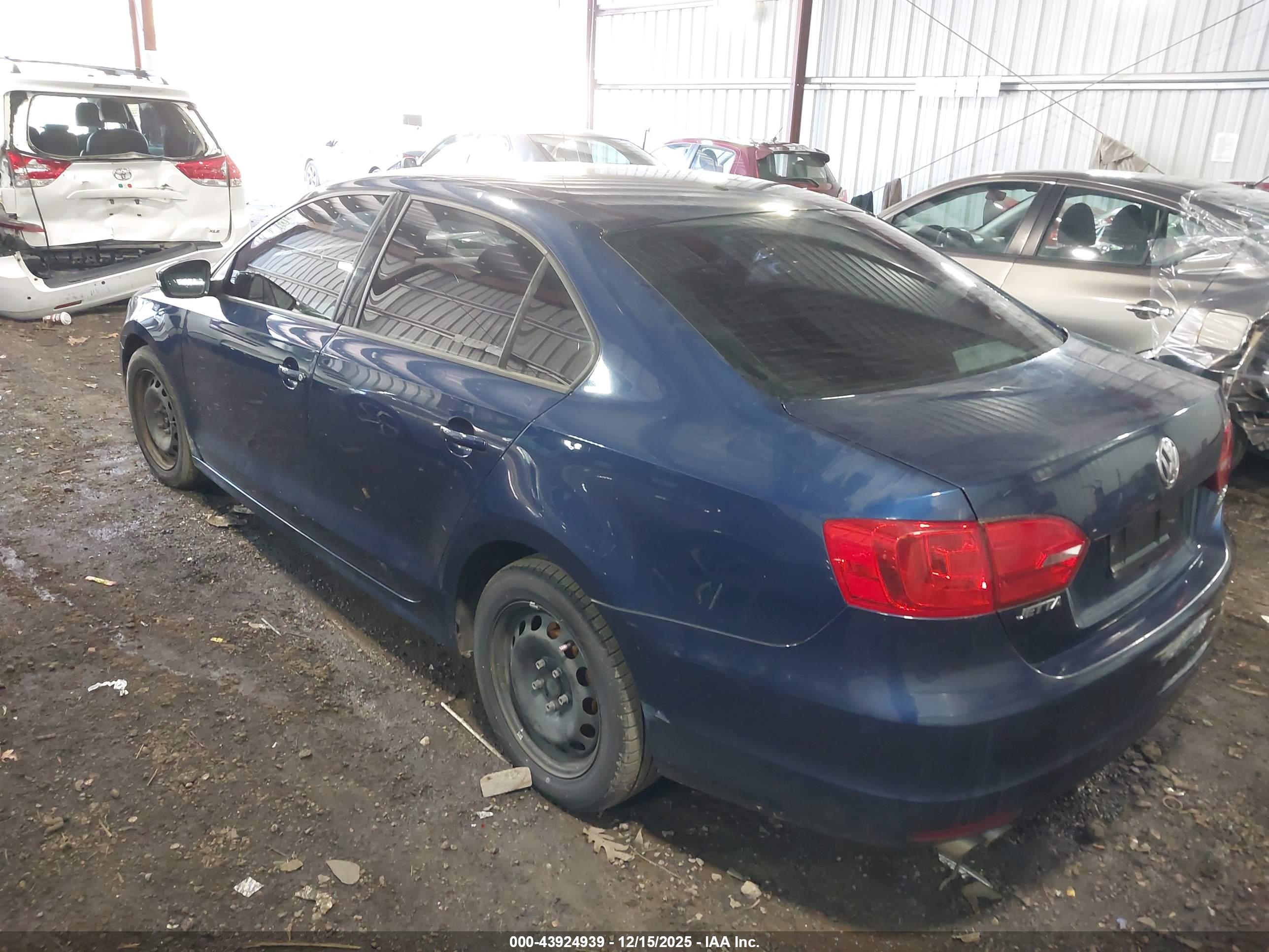 VOLKSWAGEN JETTA image 3