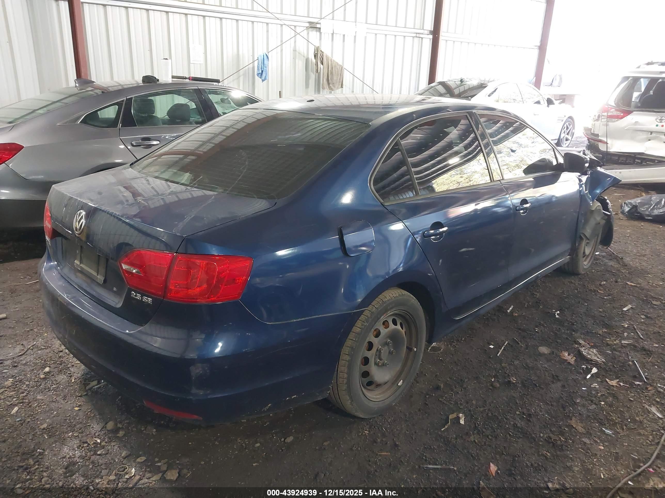 VOLKSWAGEN JETTA image 4