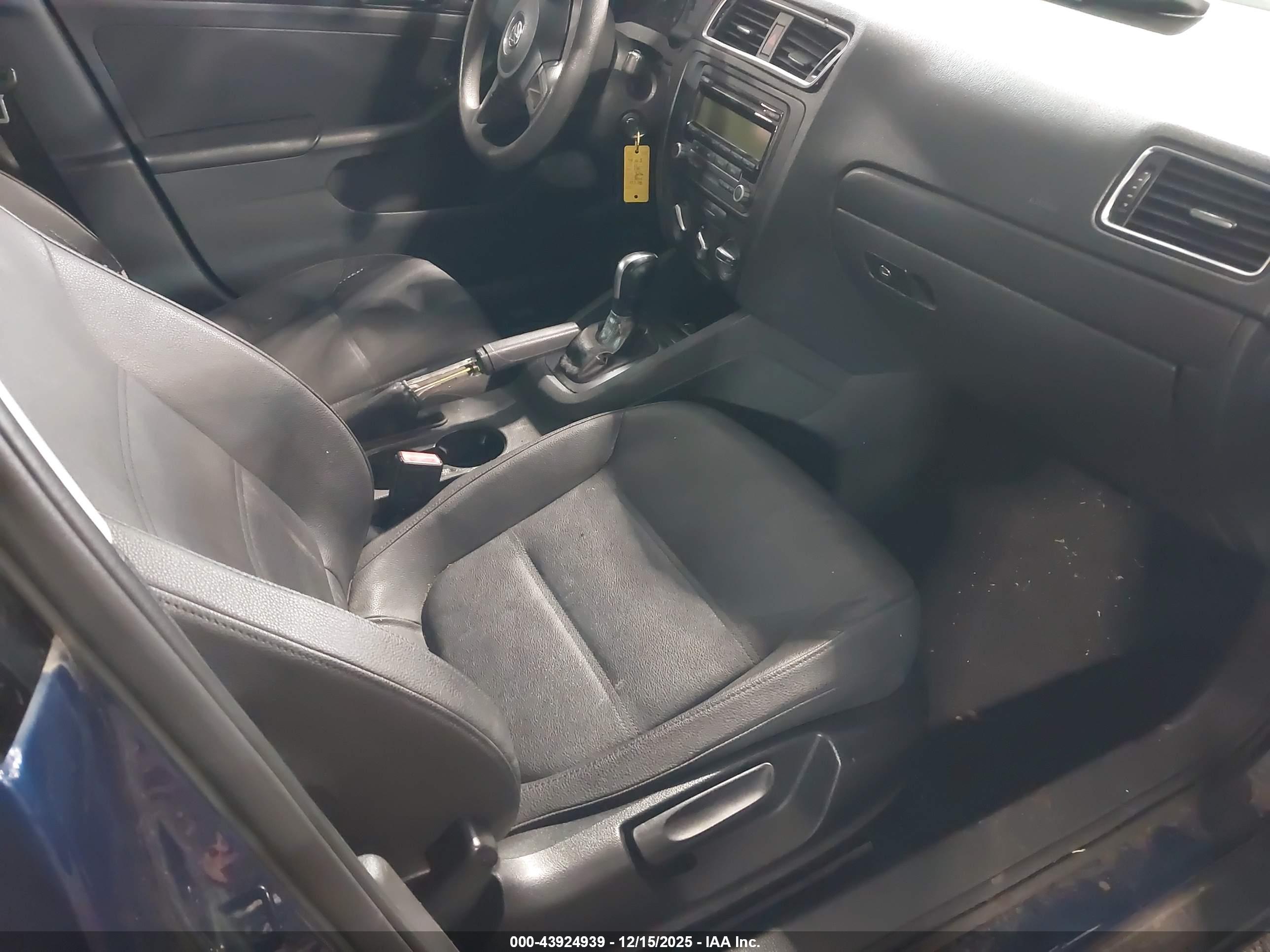 VOLKSWAGEN JETTA image 5