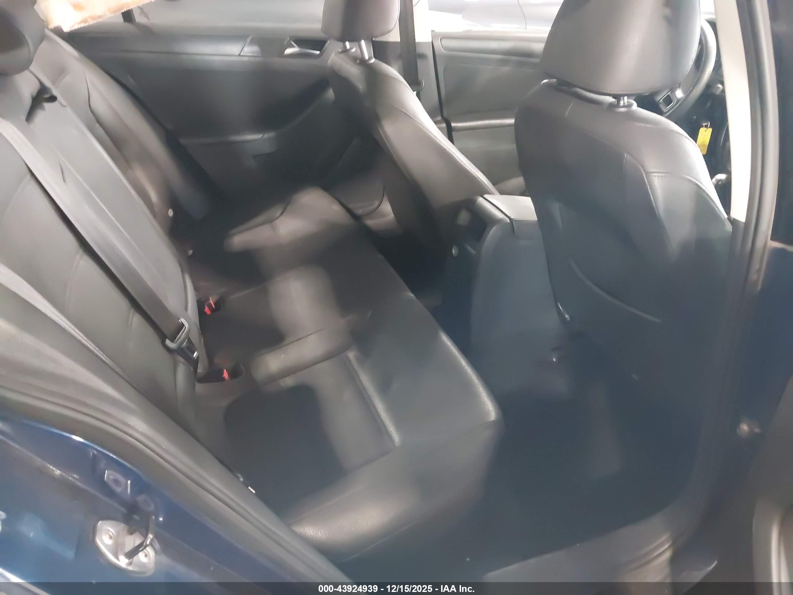 VOLKSWAGEN JETTA image 8