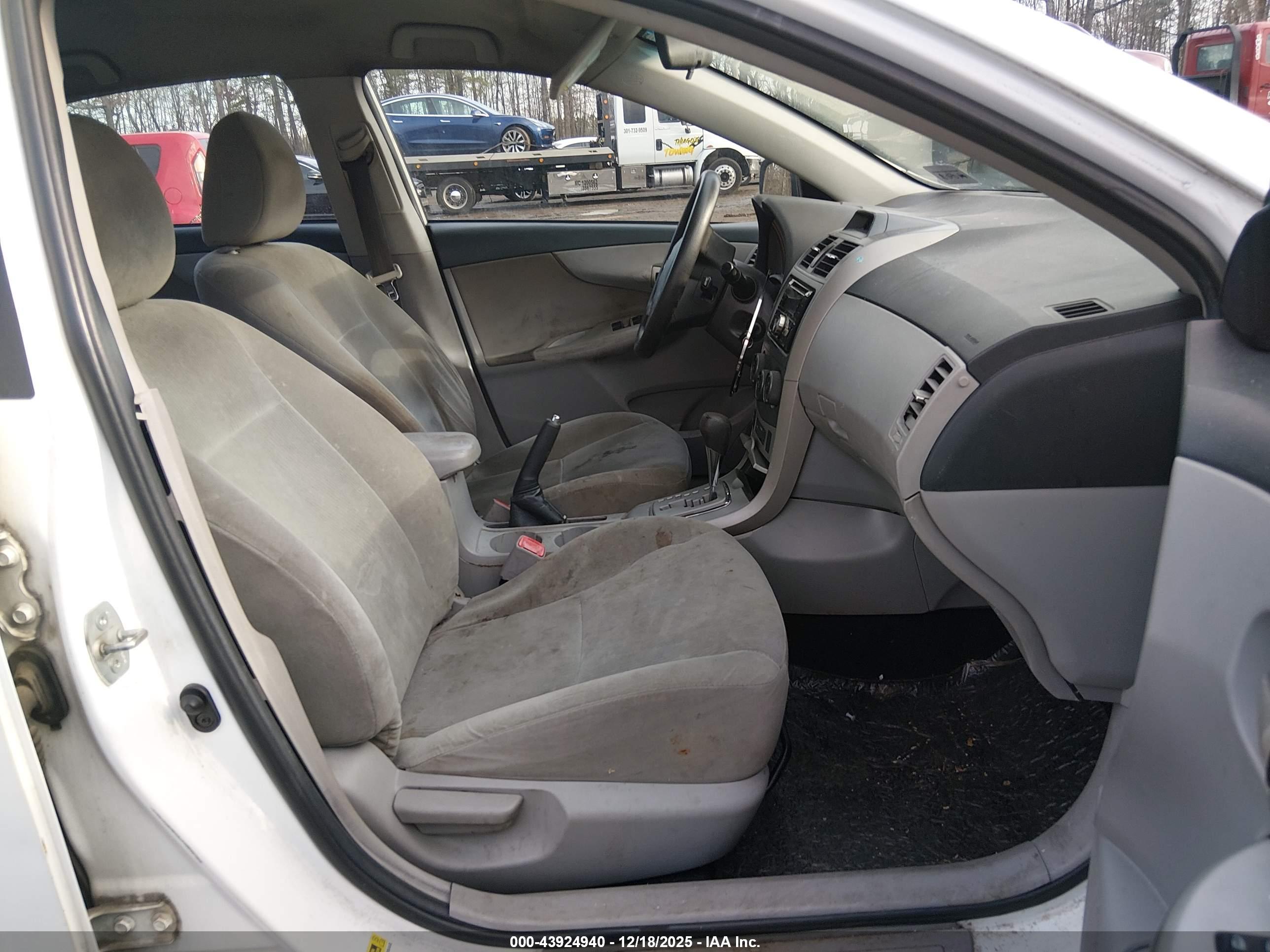 TOYOTA COROLLA image 5