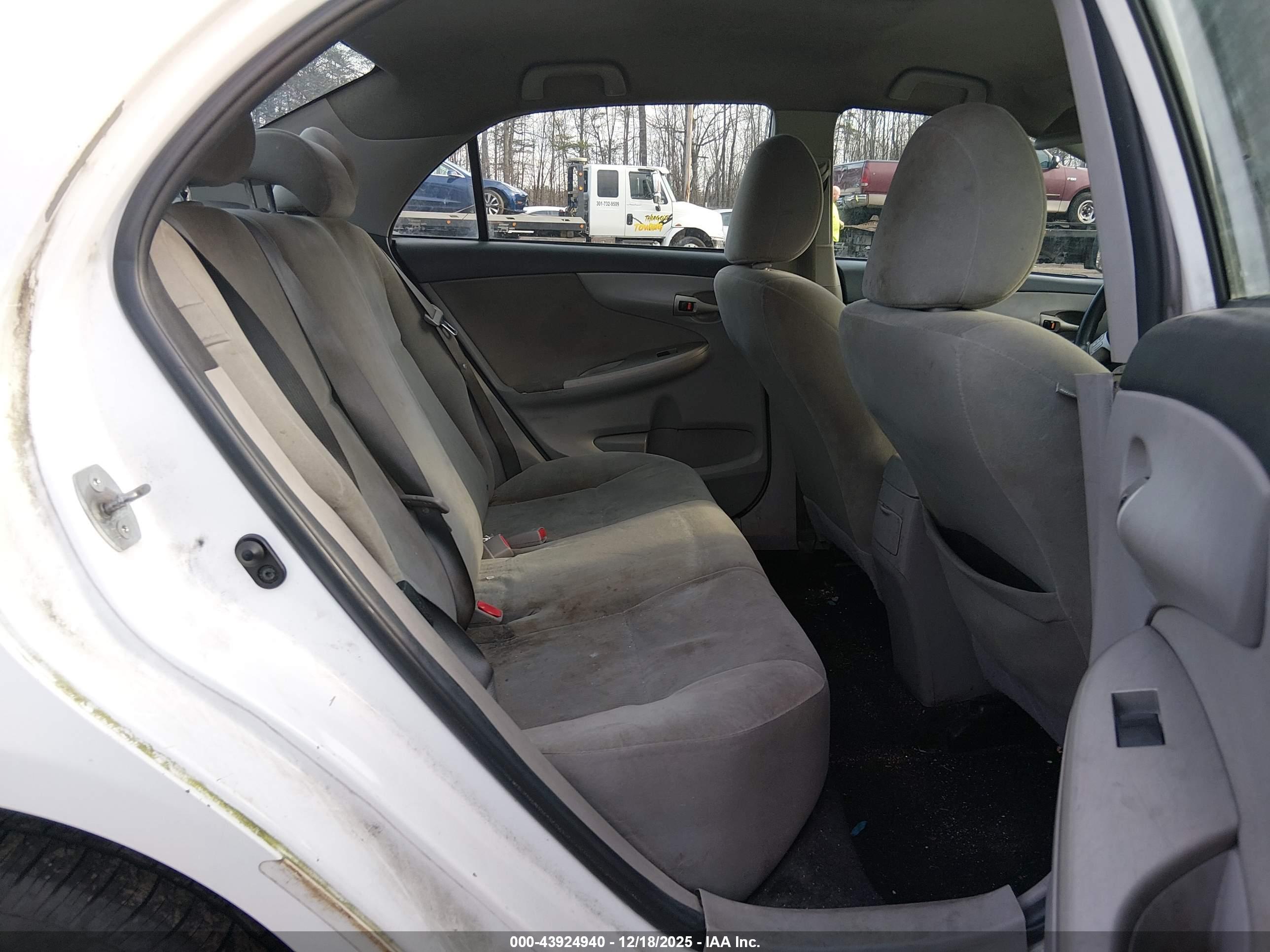 TOYOTA COROLLA image 8