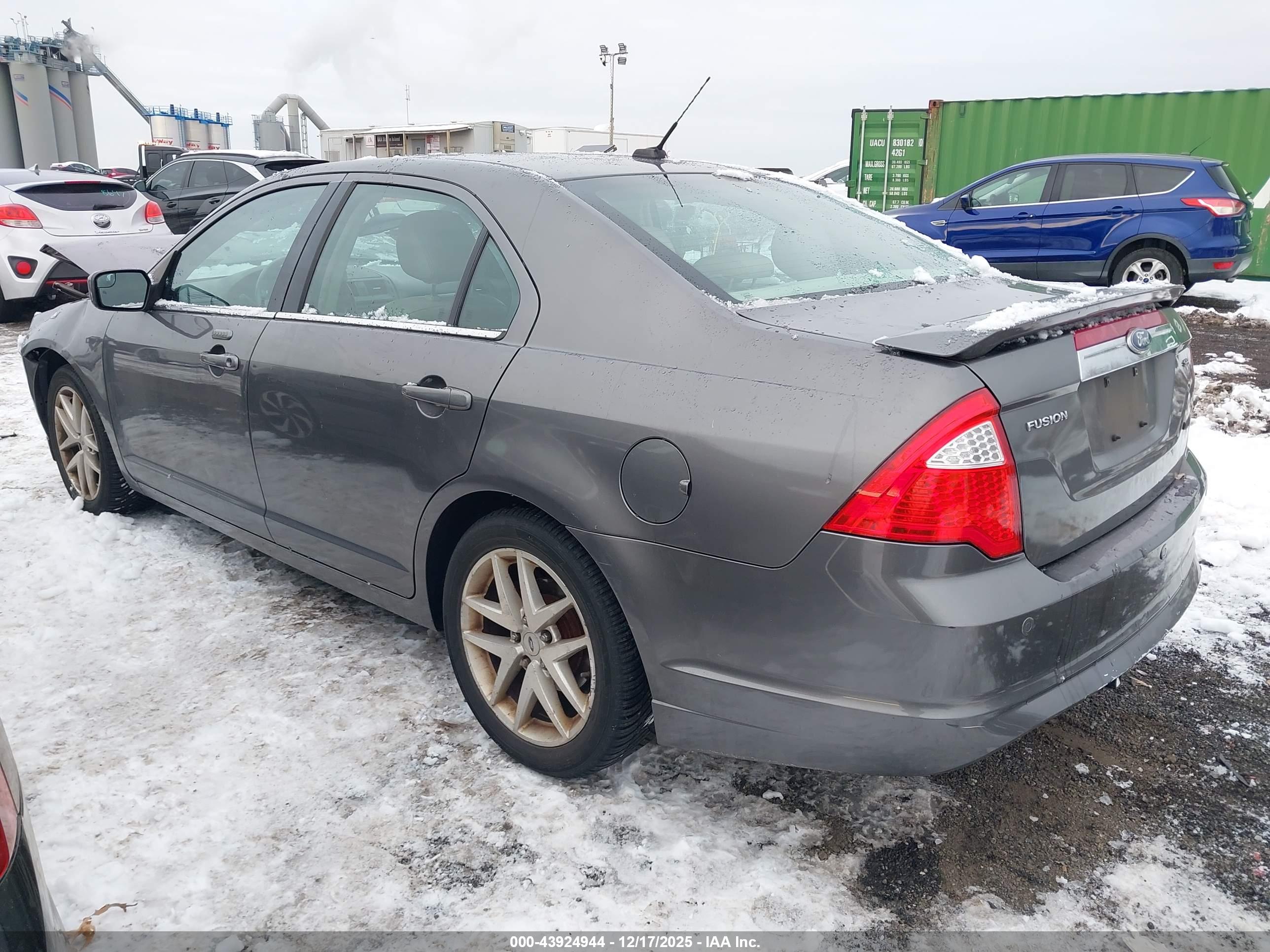 FORD FUSION image 3