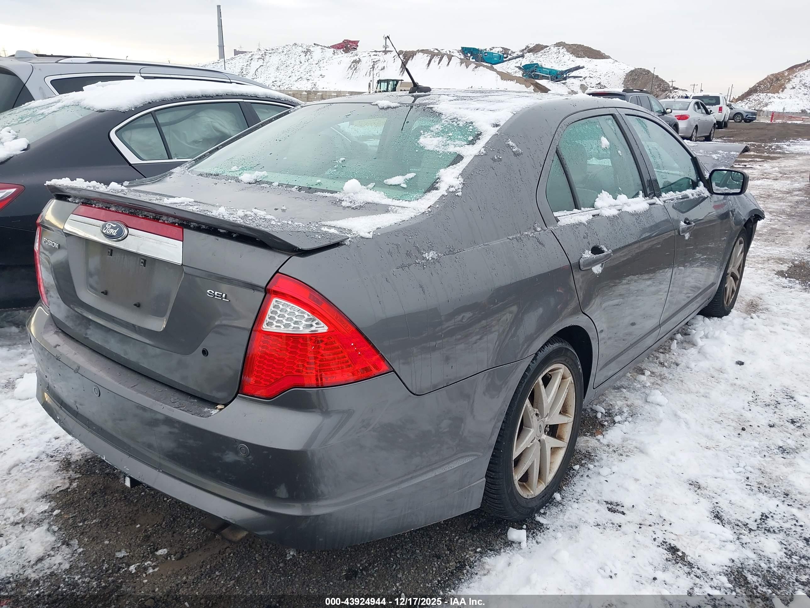 FORD FUSION image 4