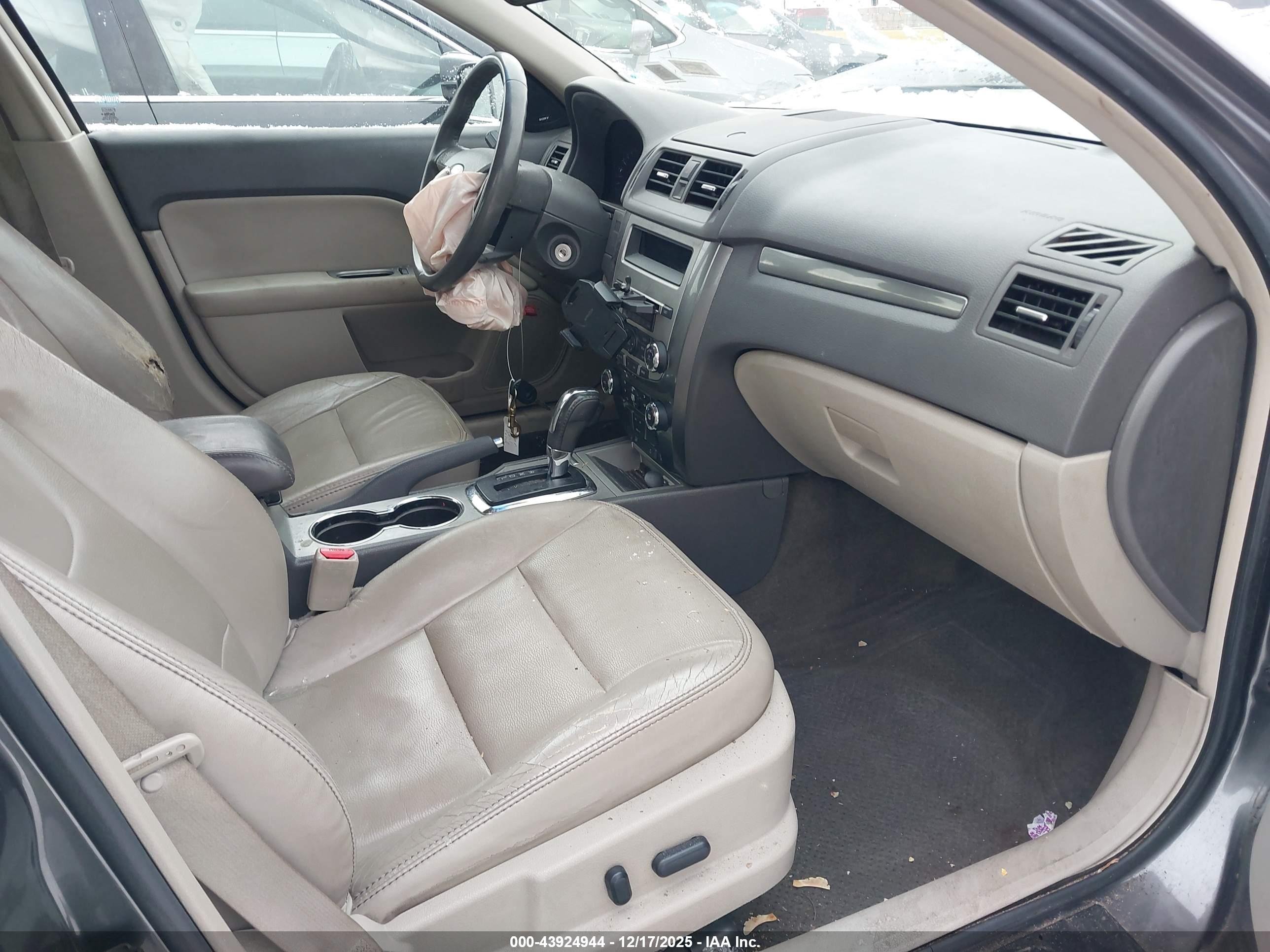 FORD FUSION image 5