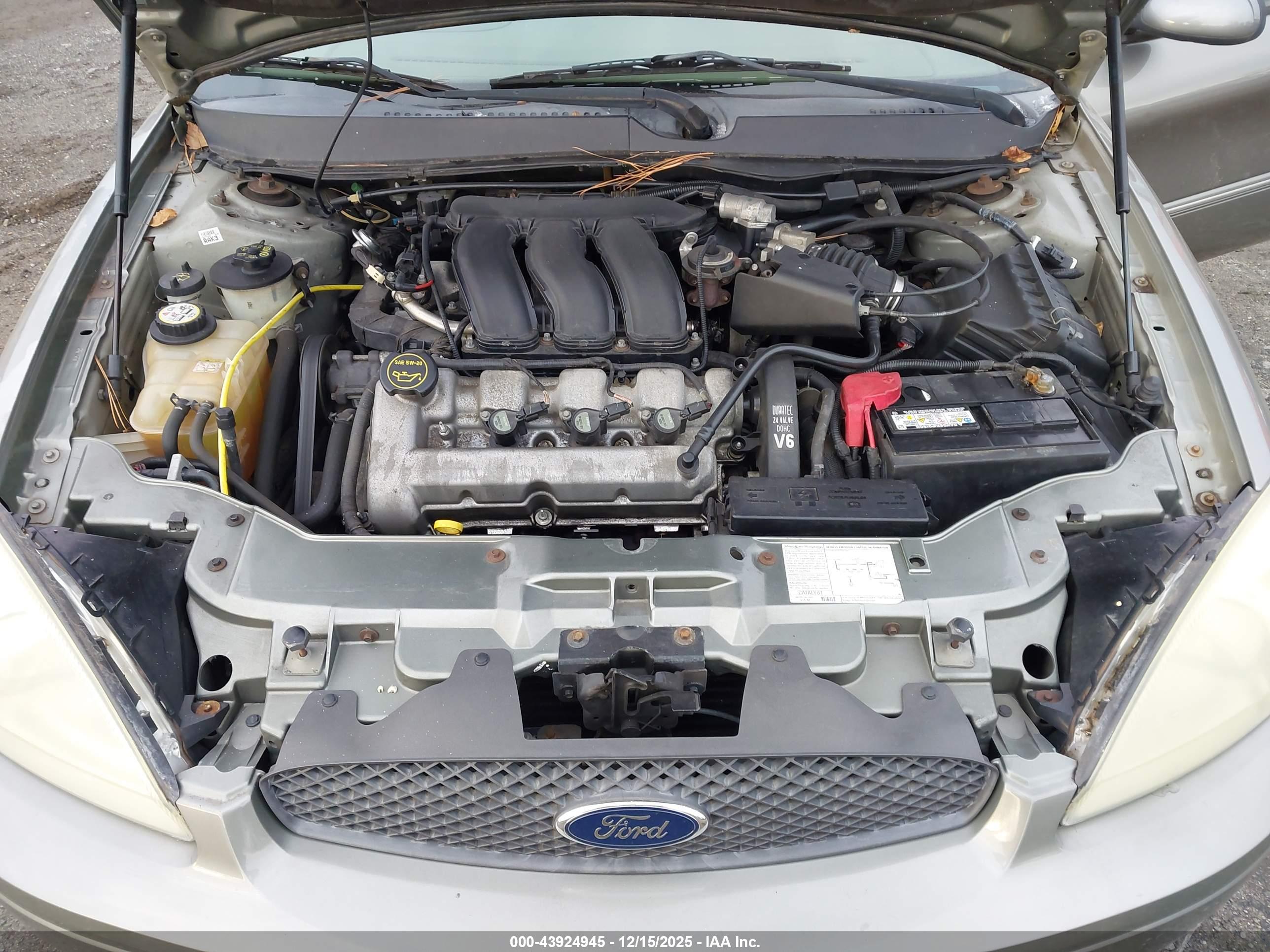 FORD TAURUS image 10