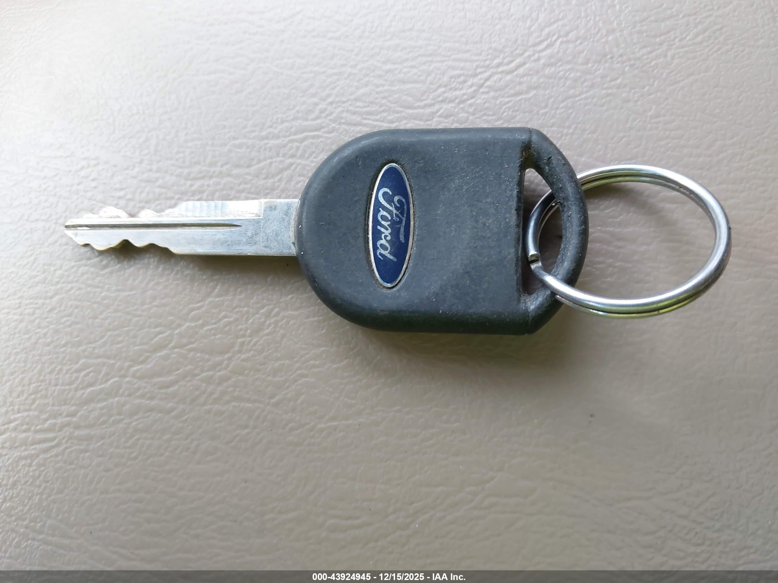 FORD TAURUS image 11