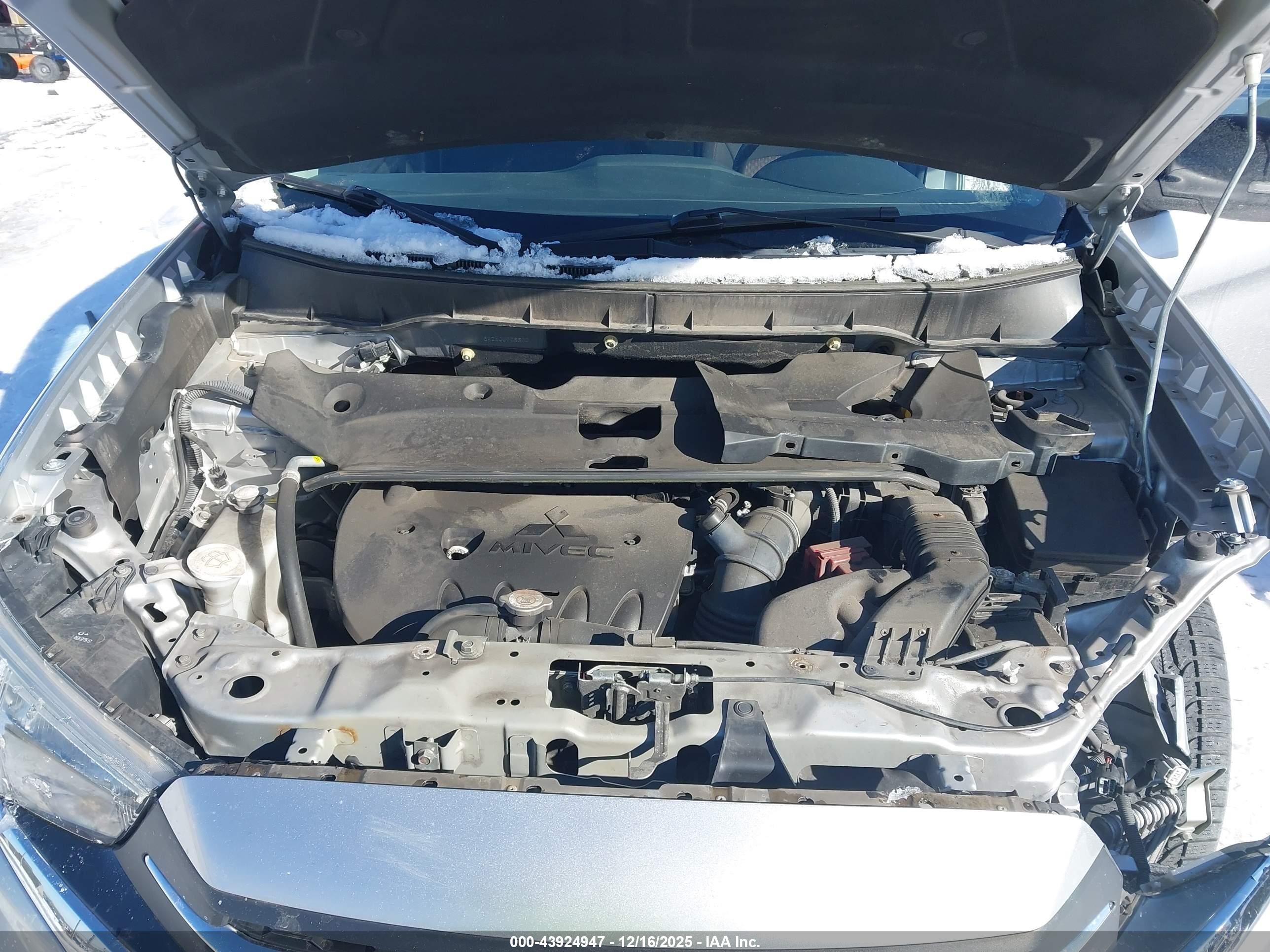 MITSUBISHI OUTLANDER image 10