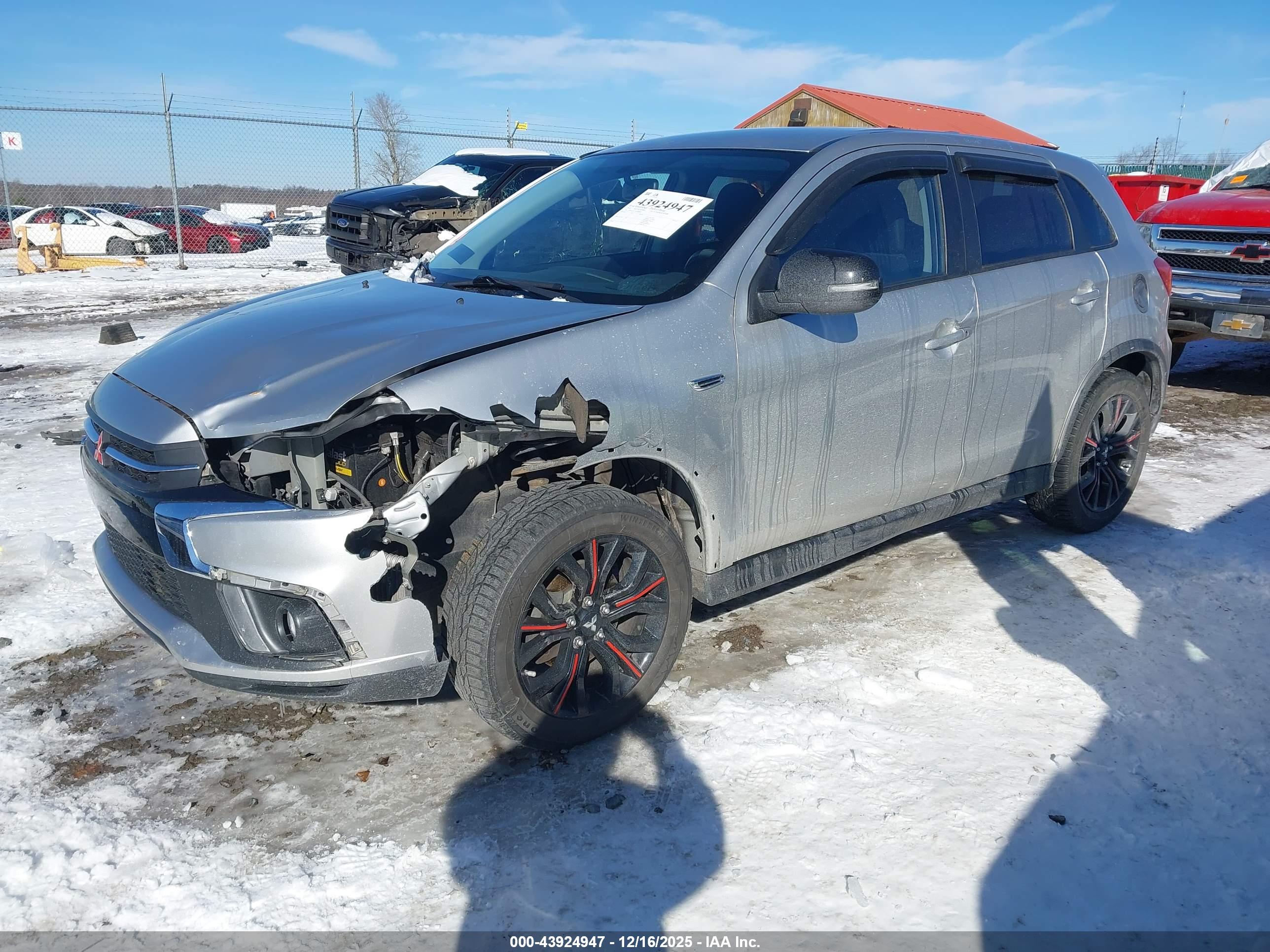 MITSUBISHI OUTLANDER image 2