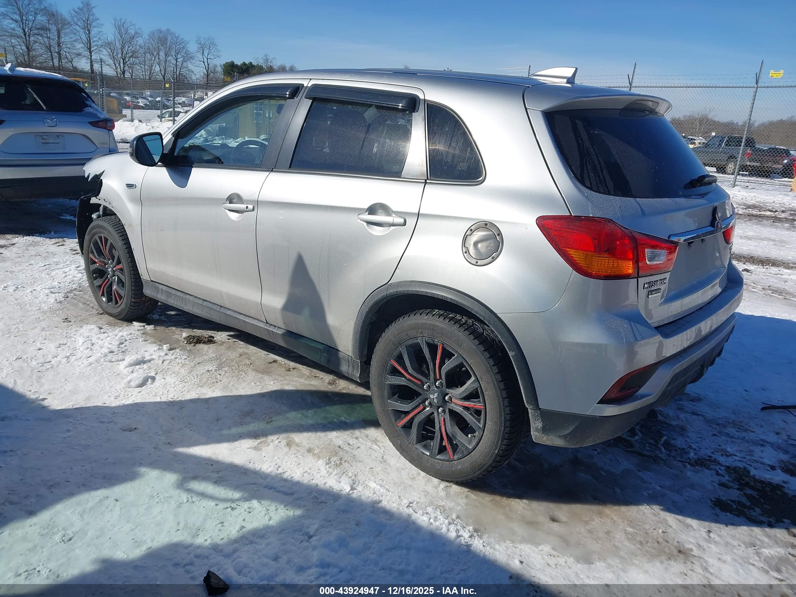 MITSUBISHI OUTLANDER image 3
