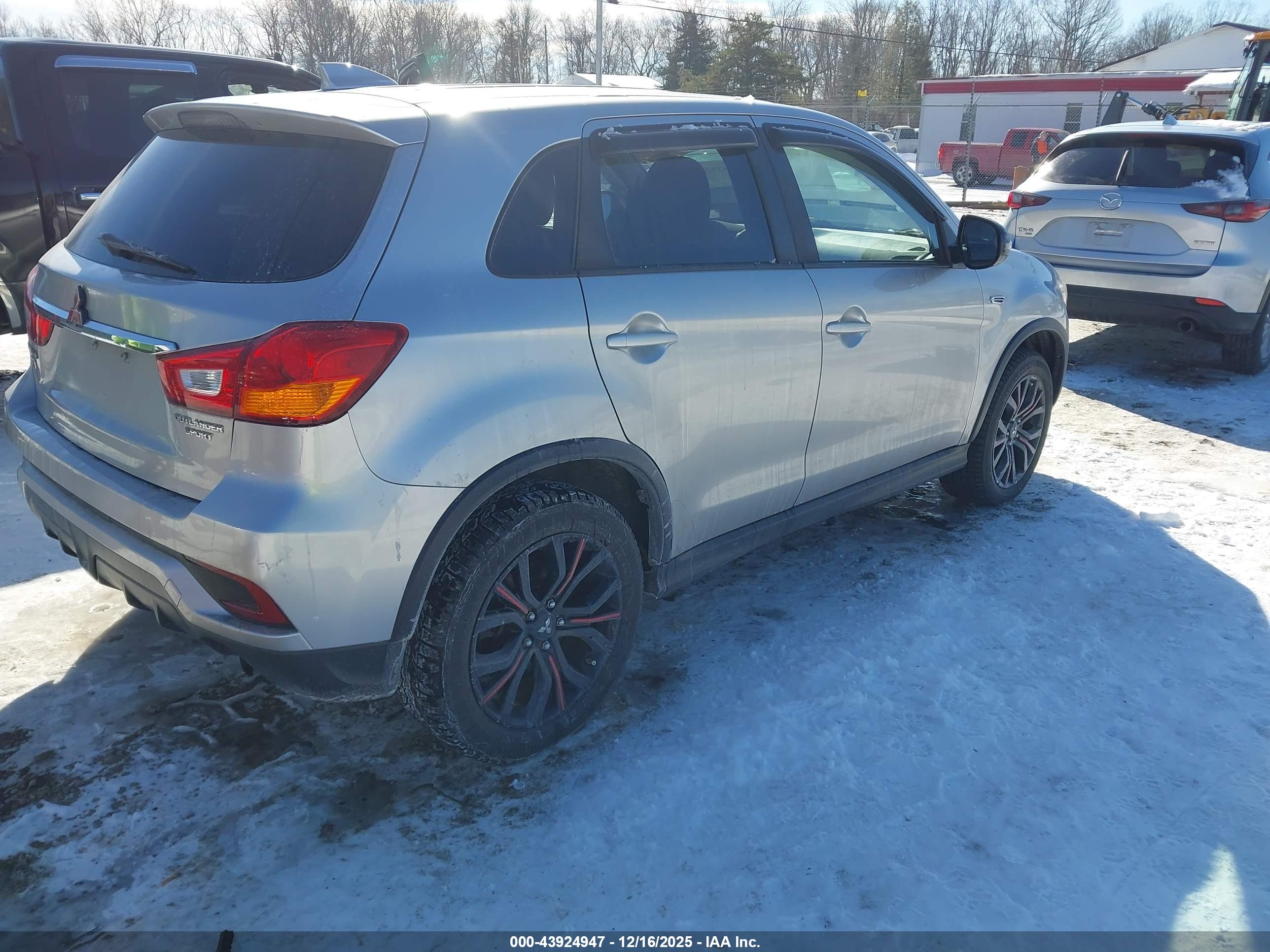 MITSUBISHI OUTLANDER image 4