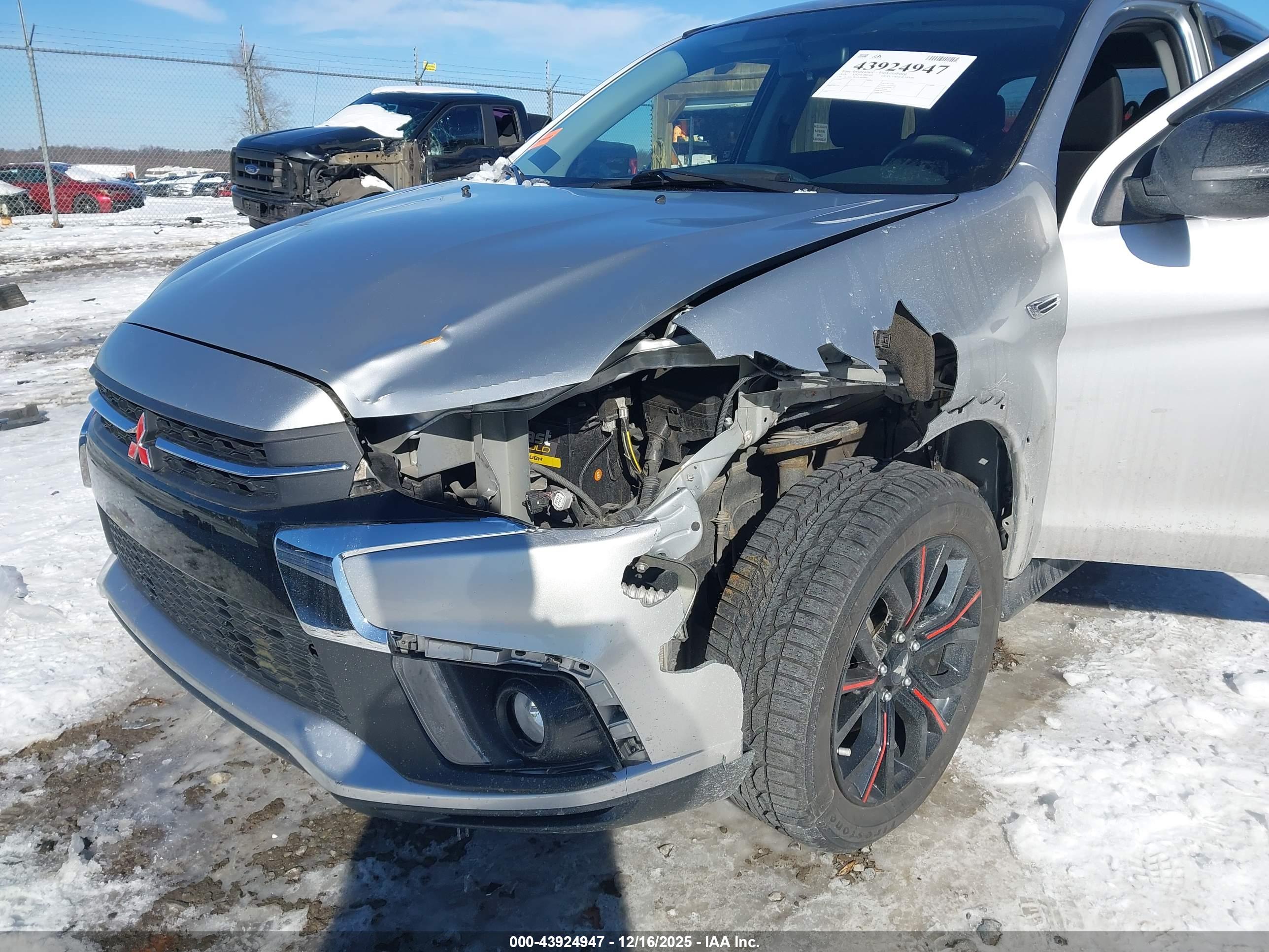 MITSUBISHI OUTLANDER image 6