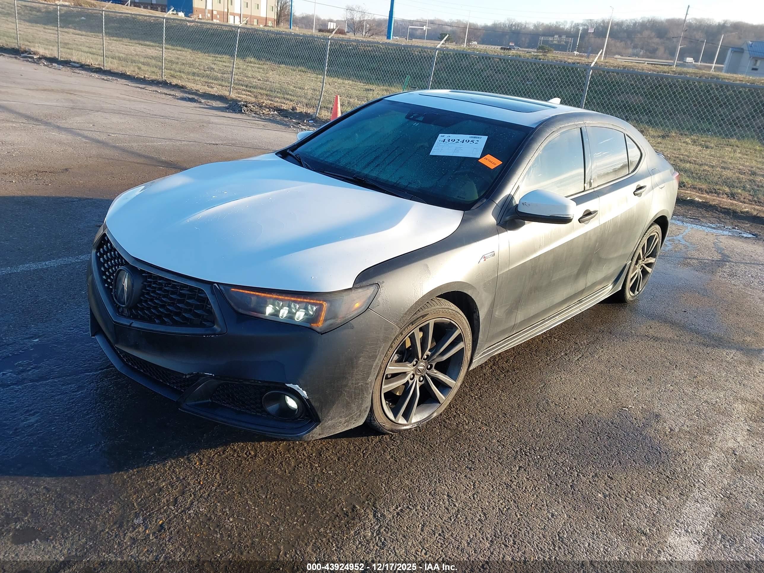 ACURA TLX image 2