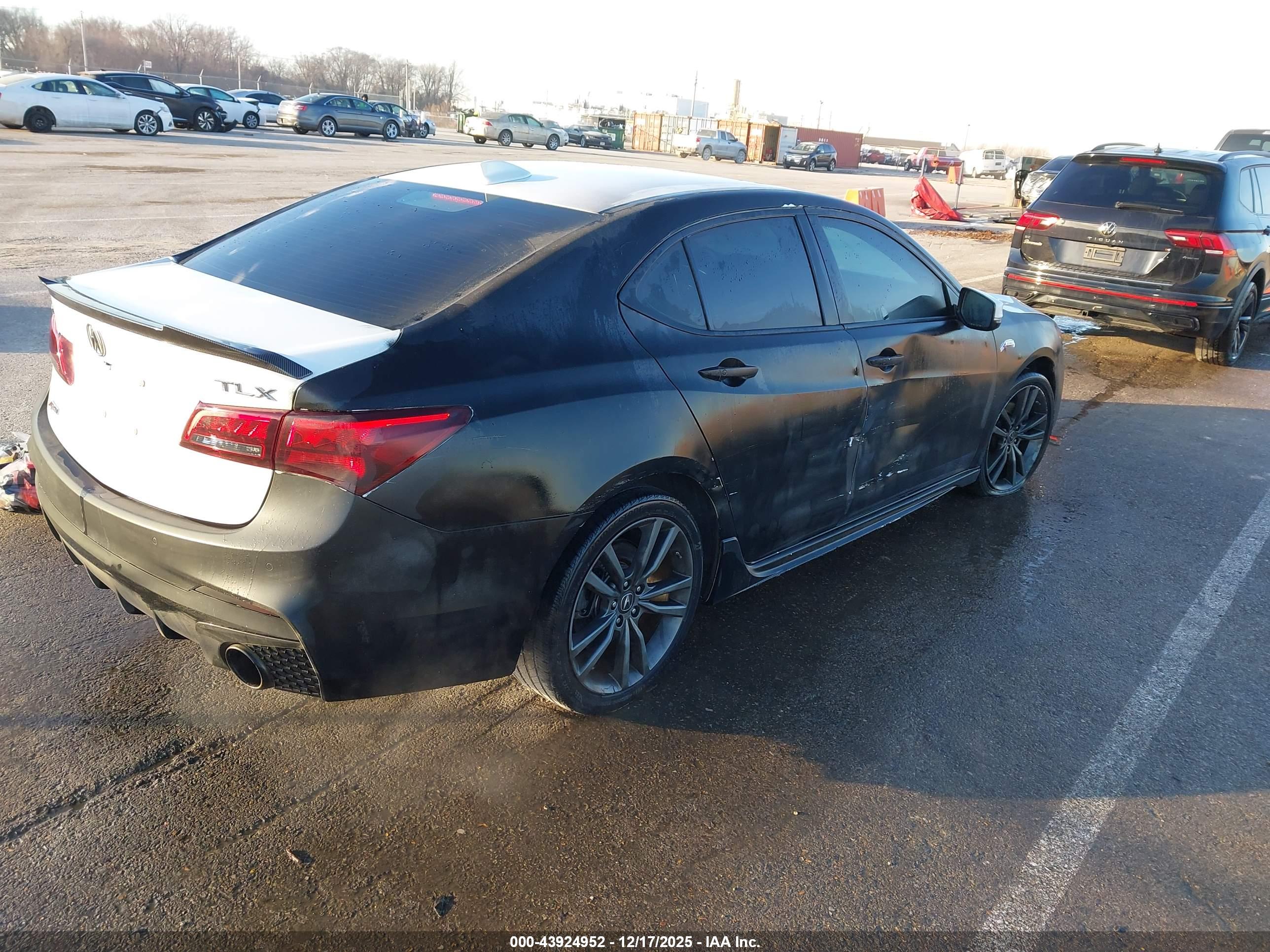 ACURA TLX image 4