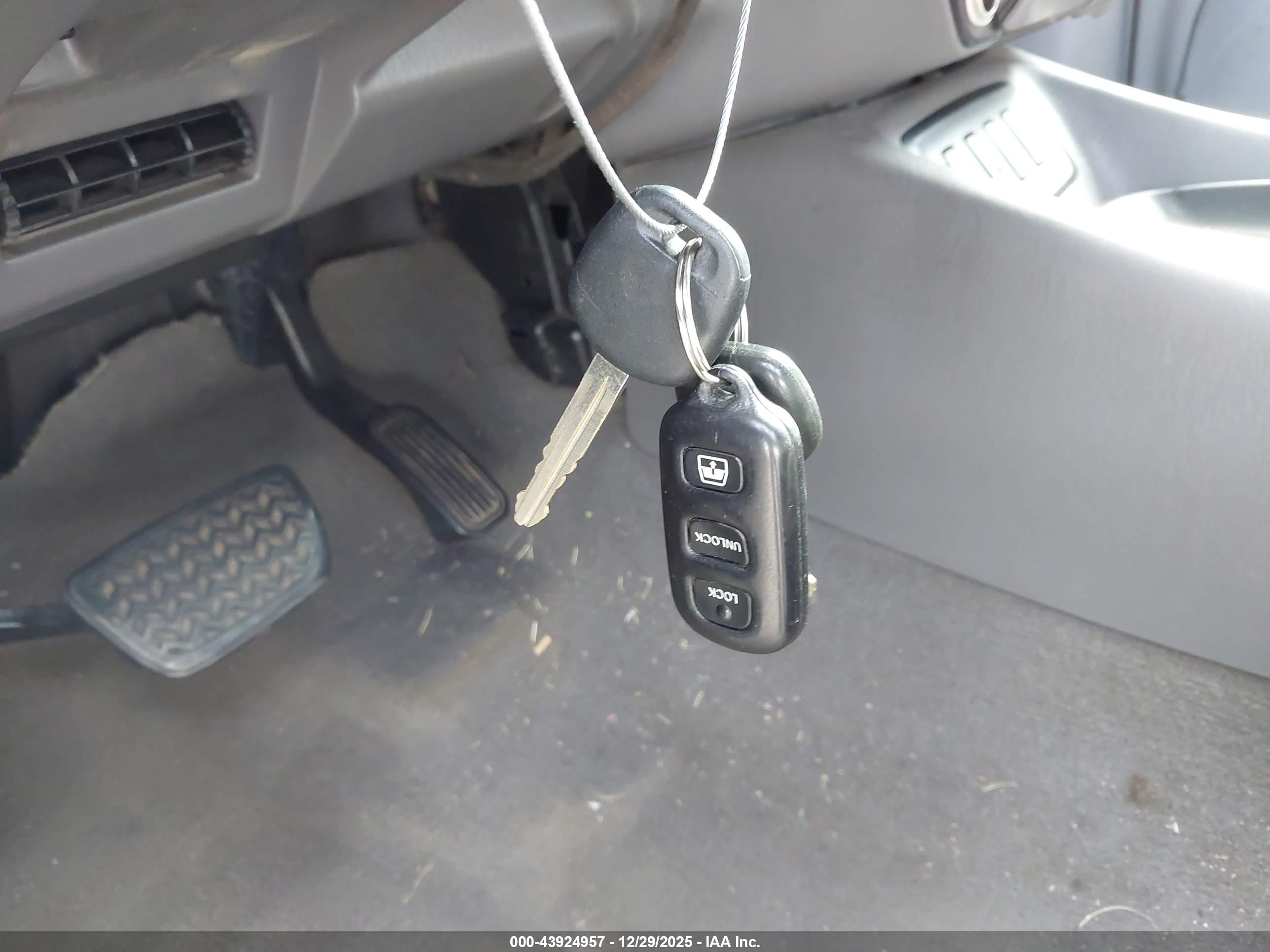 TOYOTA SEQUOIA image 11