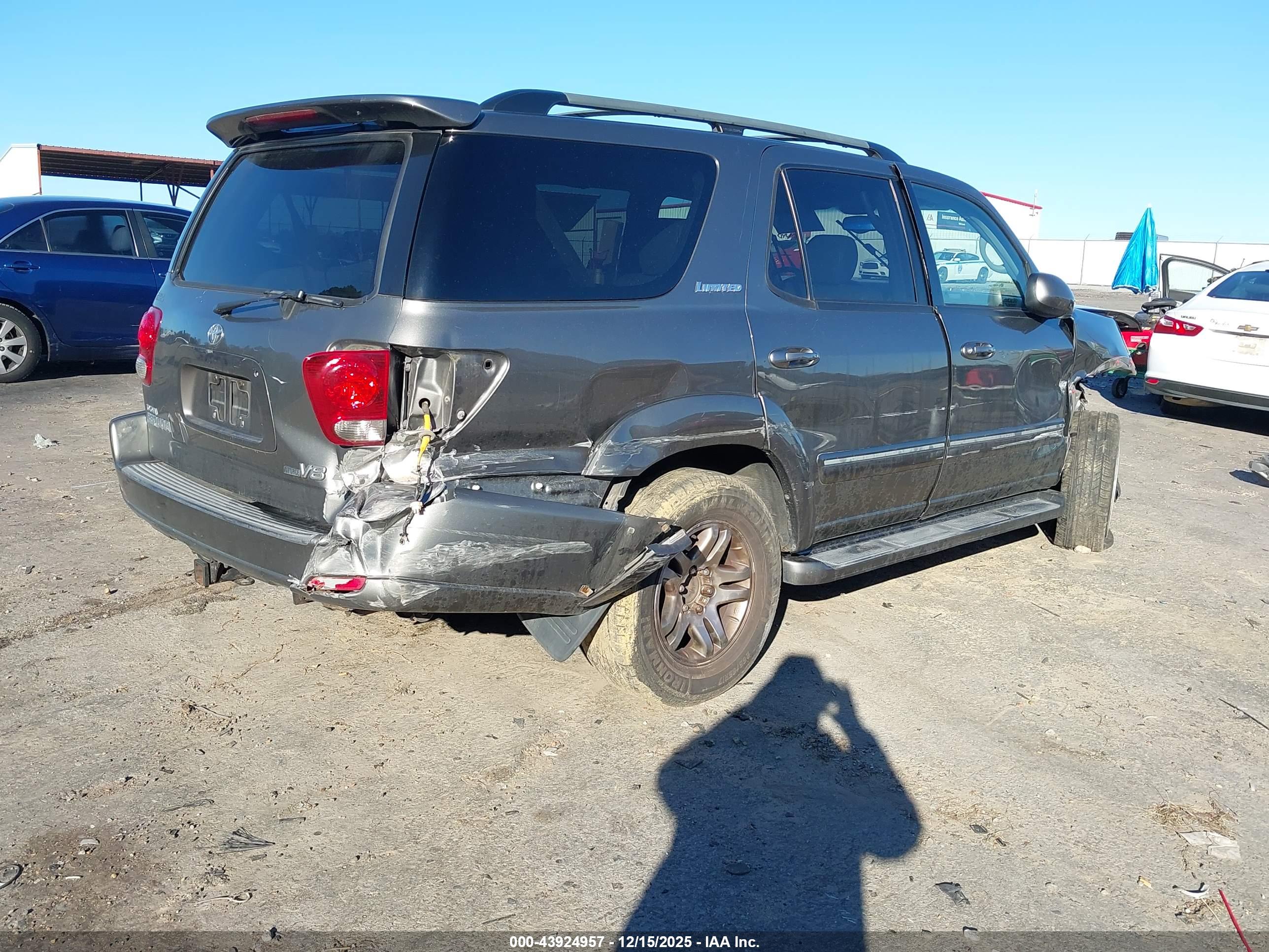 TOYOTA SEQUOIA image 4