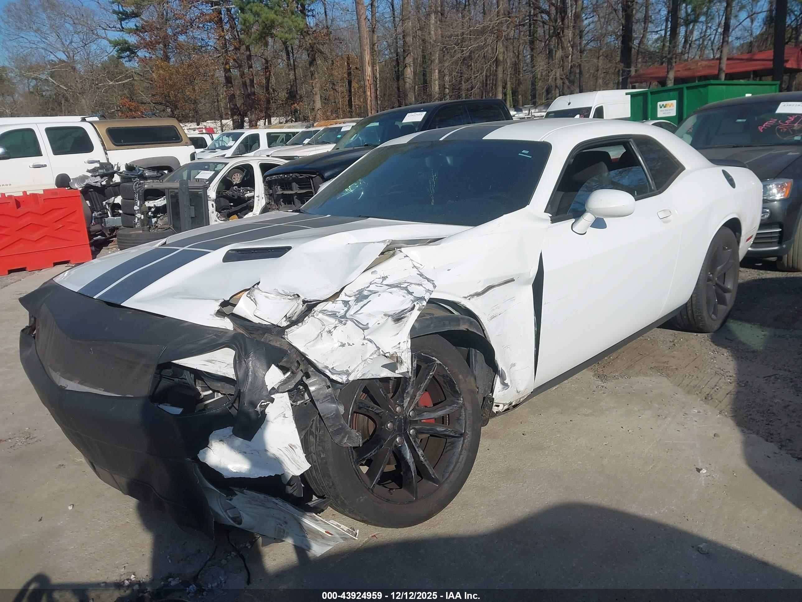 DODGE CHALLENGER image 2