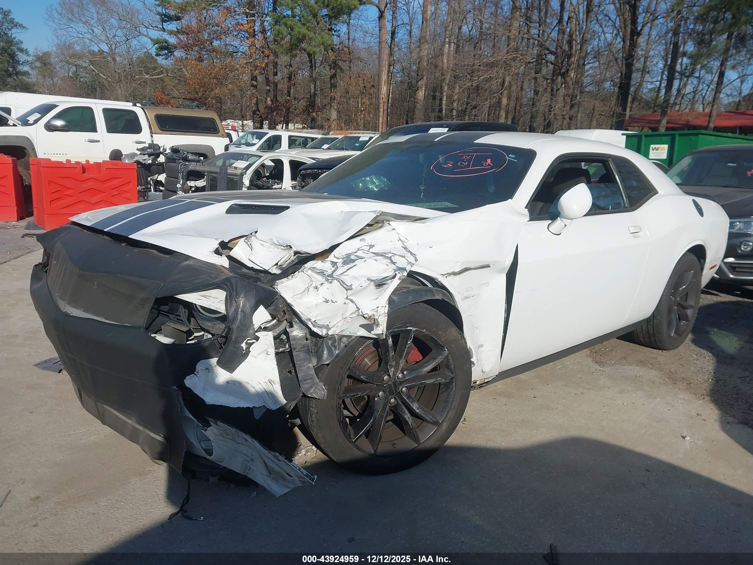 DODGE CHALLENGER image 6