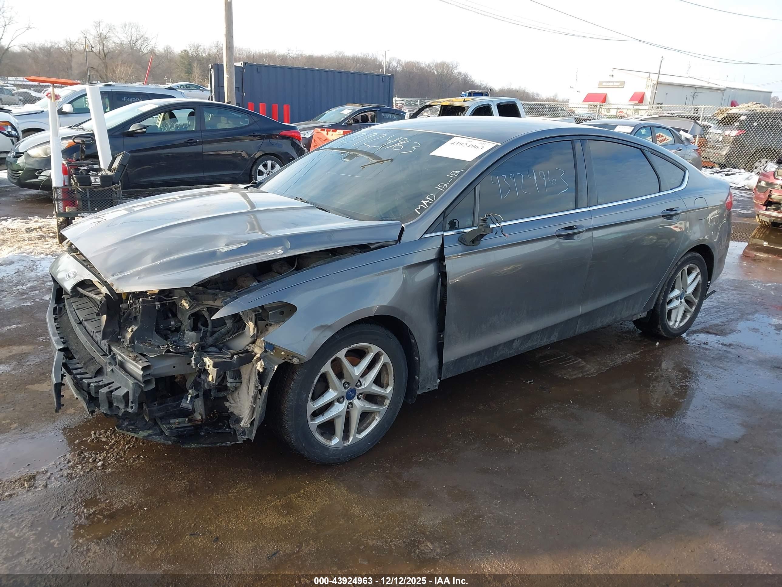 FORD FUSION image 2