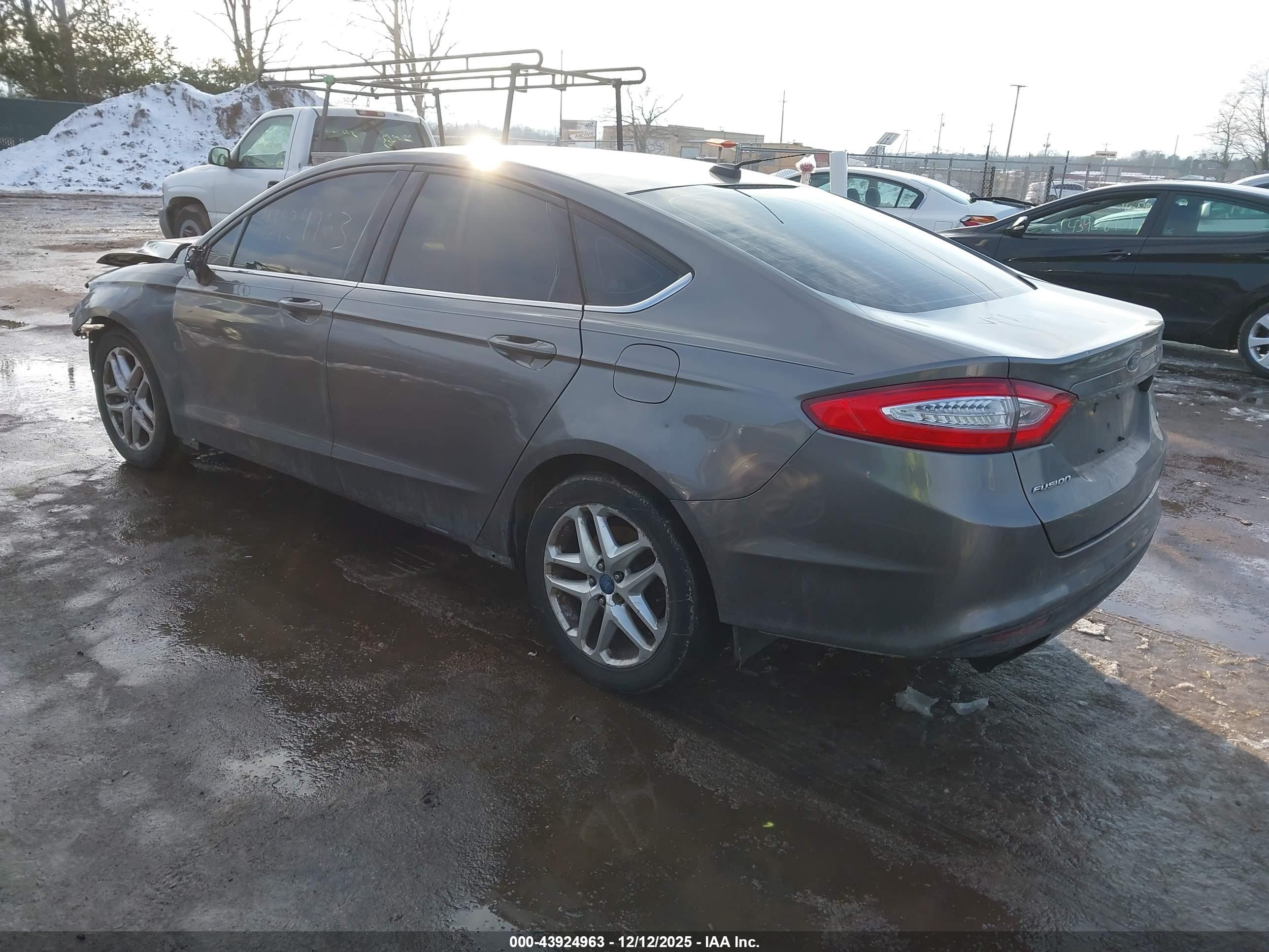 FORD FUSION image 3