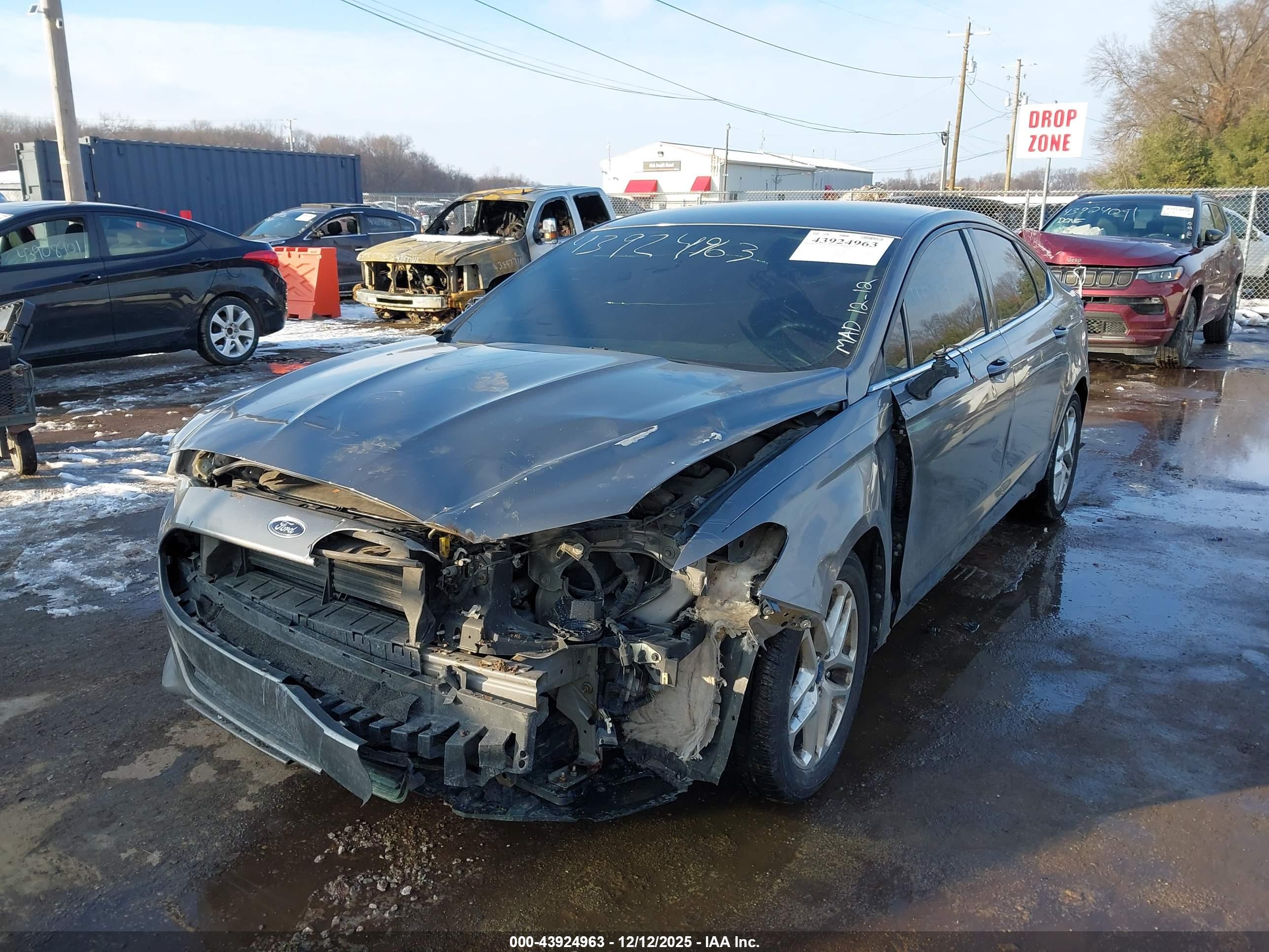 FORD FUSION image 6