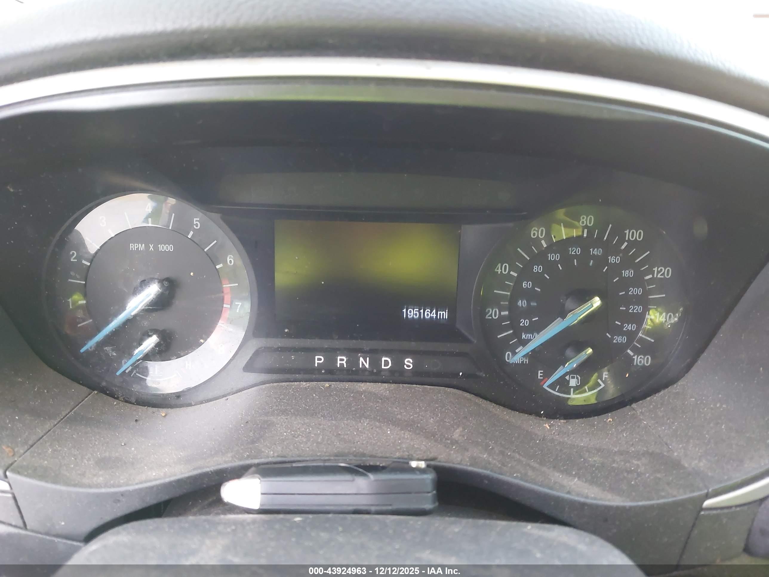 FORD FUSION image 7
