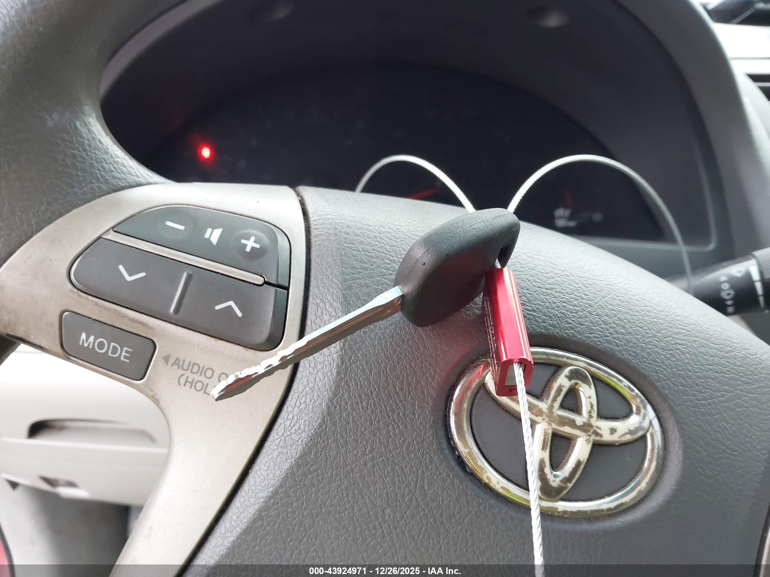 TOYOTA CAMRY image 11