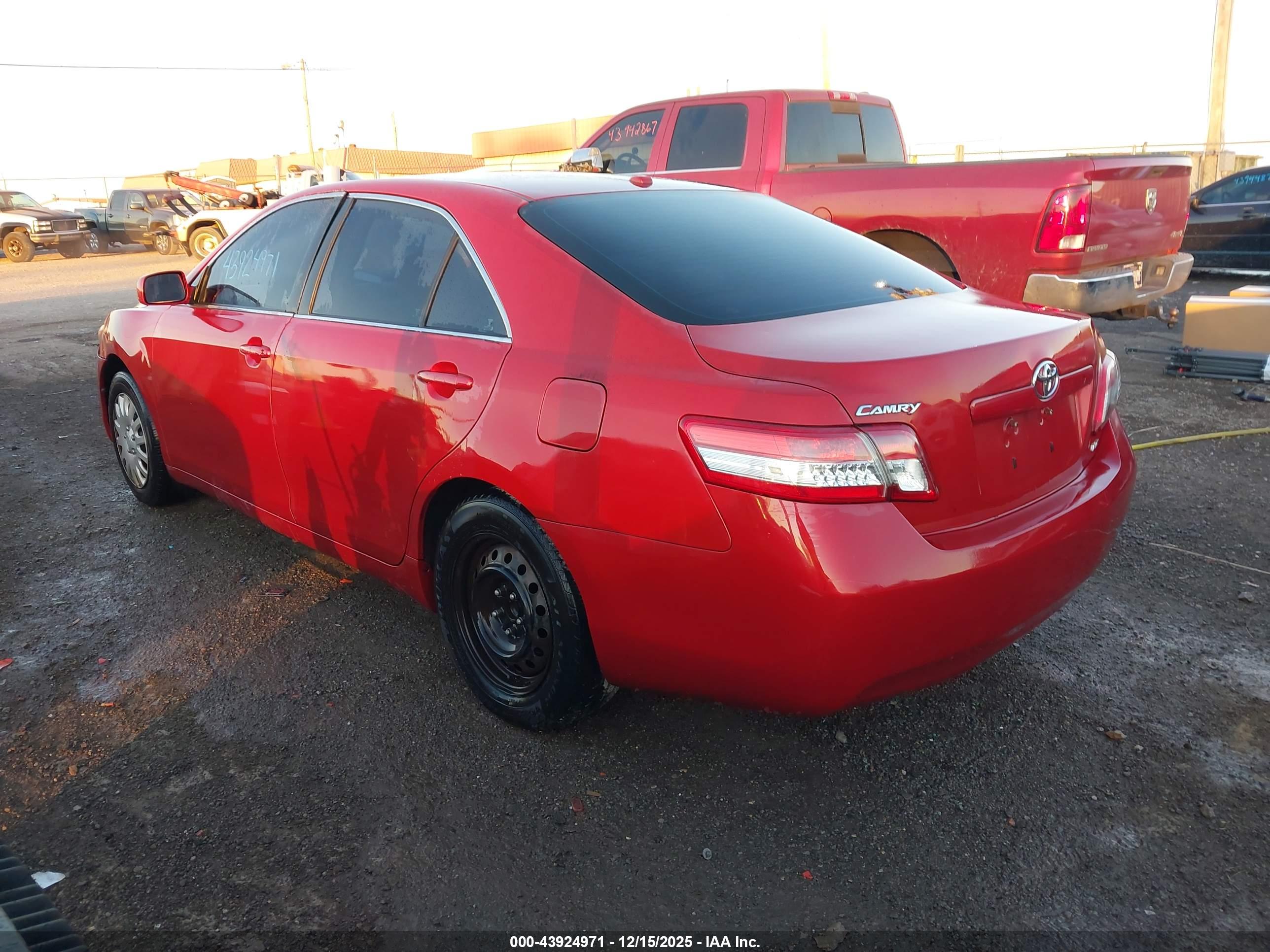 TOYOTA CAMRY image 3
