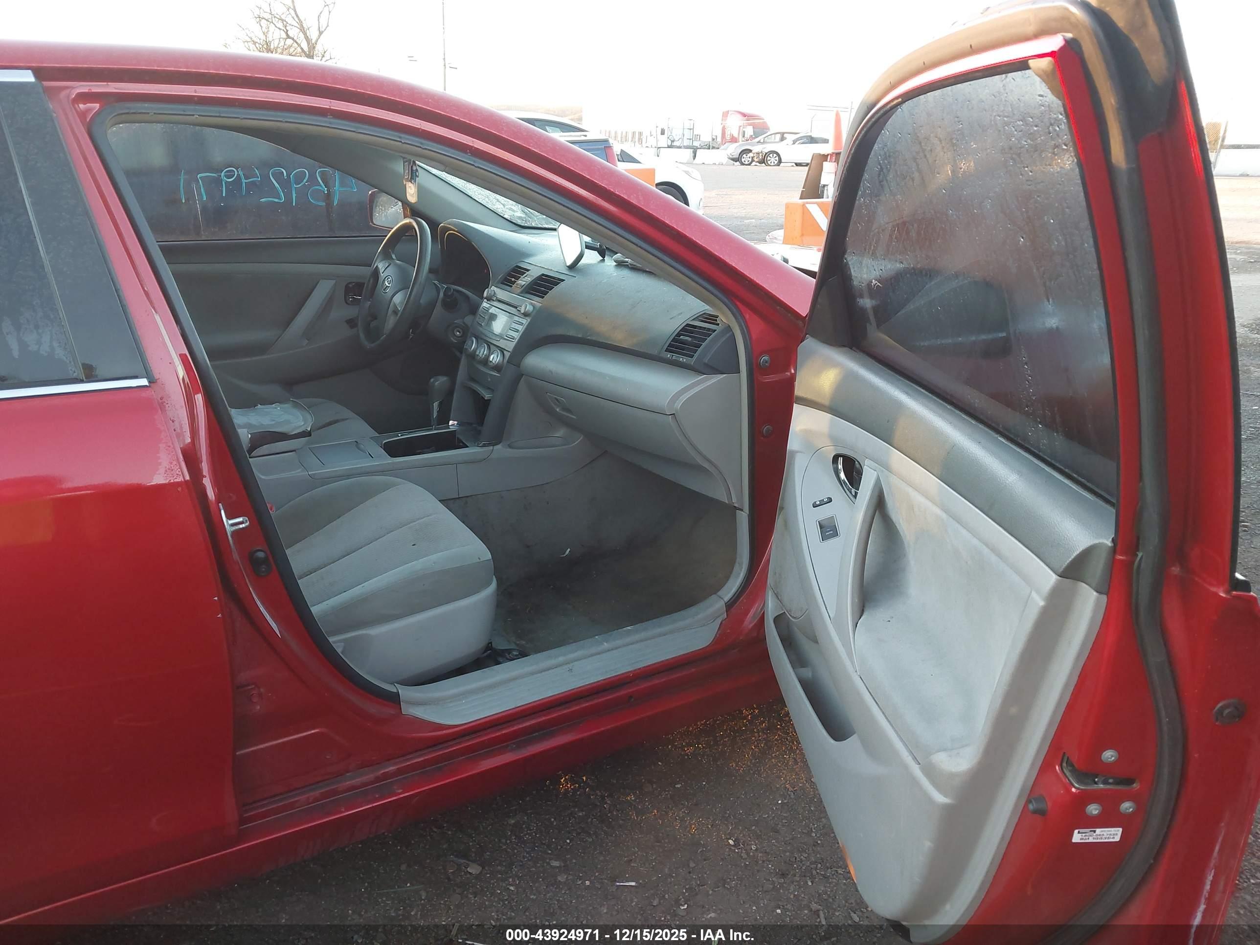TOYOTA CAMRY image 5
