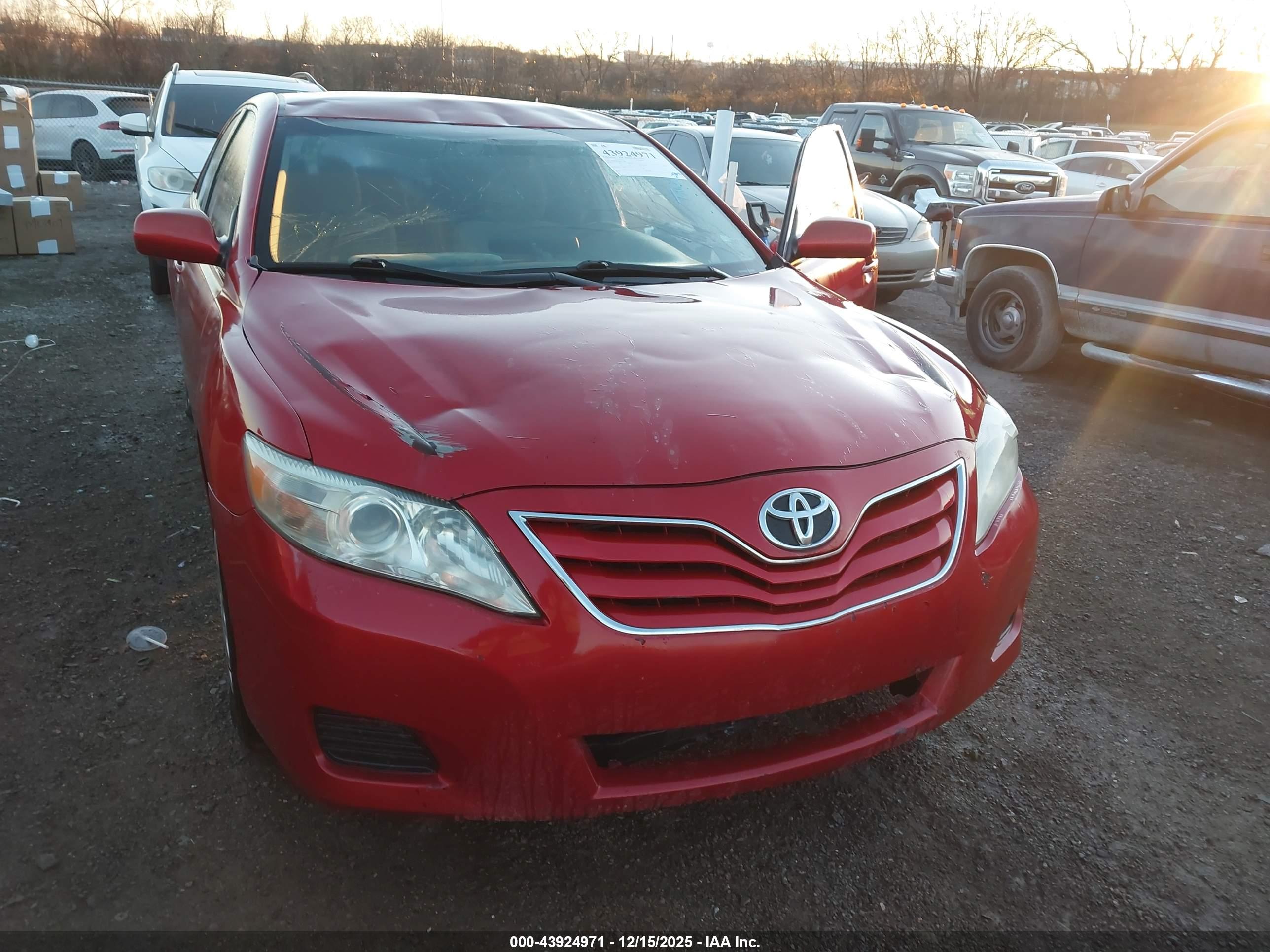 TOYOTA CAMRY image 6