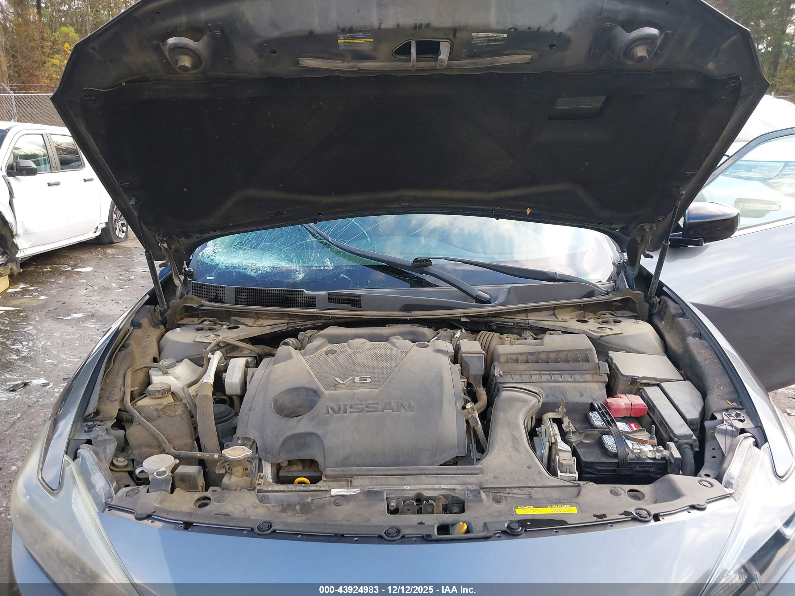 NISSAN MAXIMA image 10