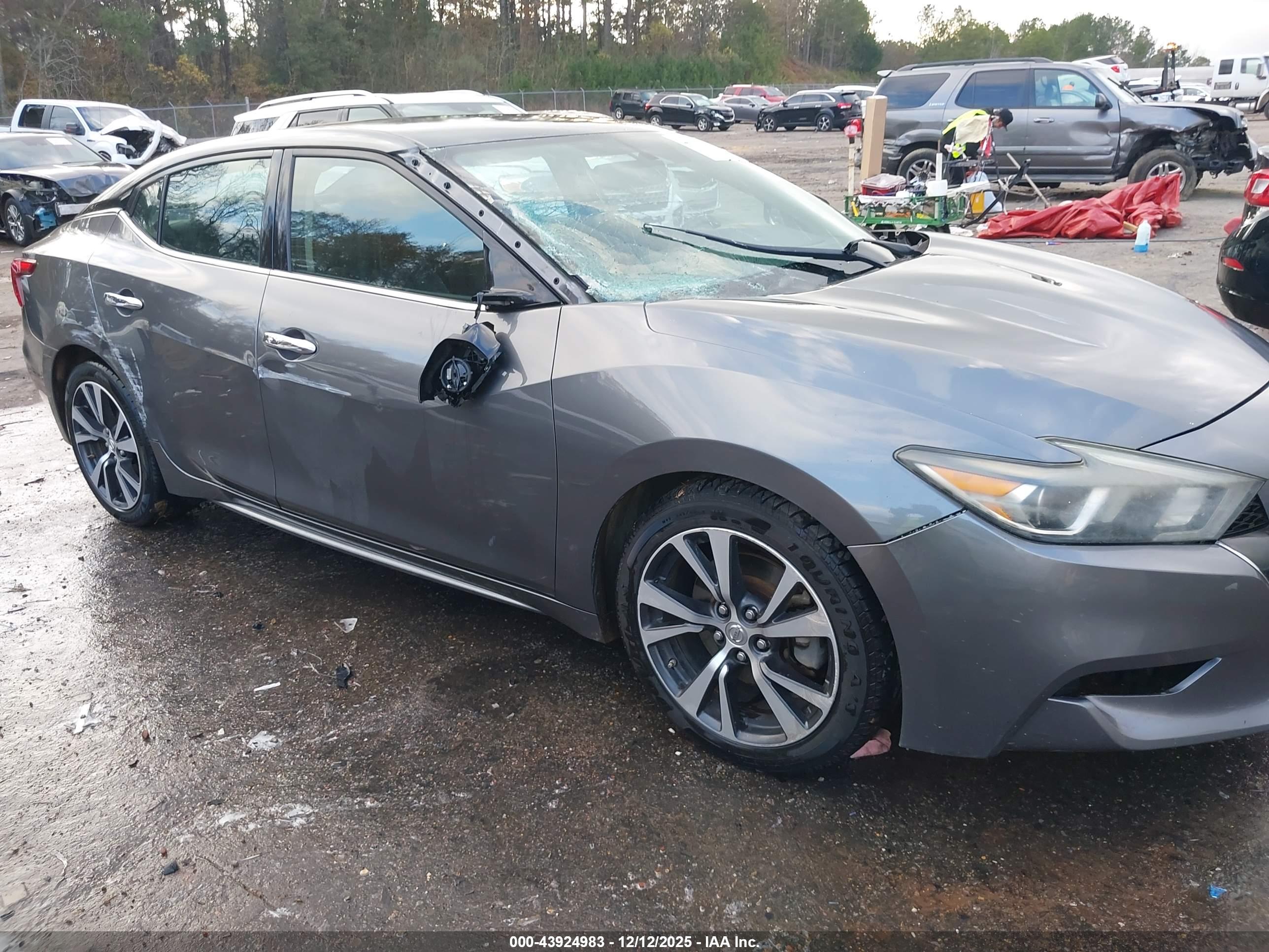 NISSAN MAXIMA image 6
