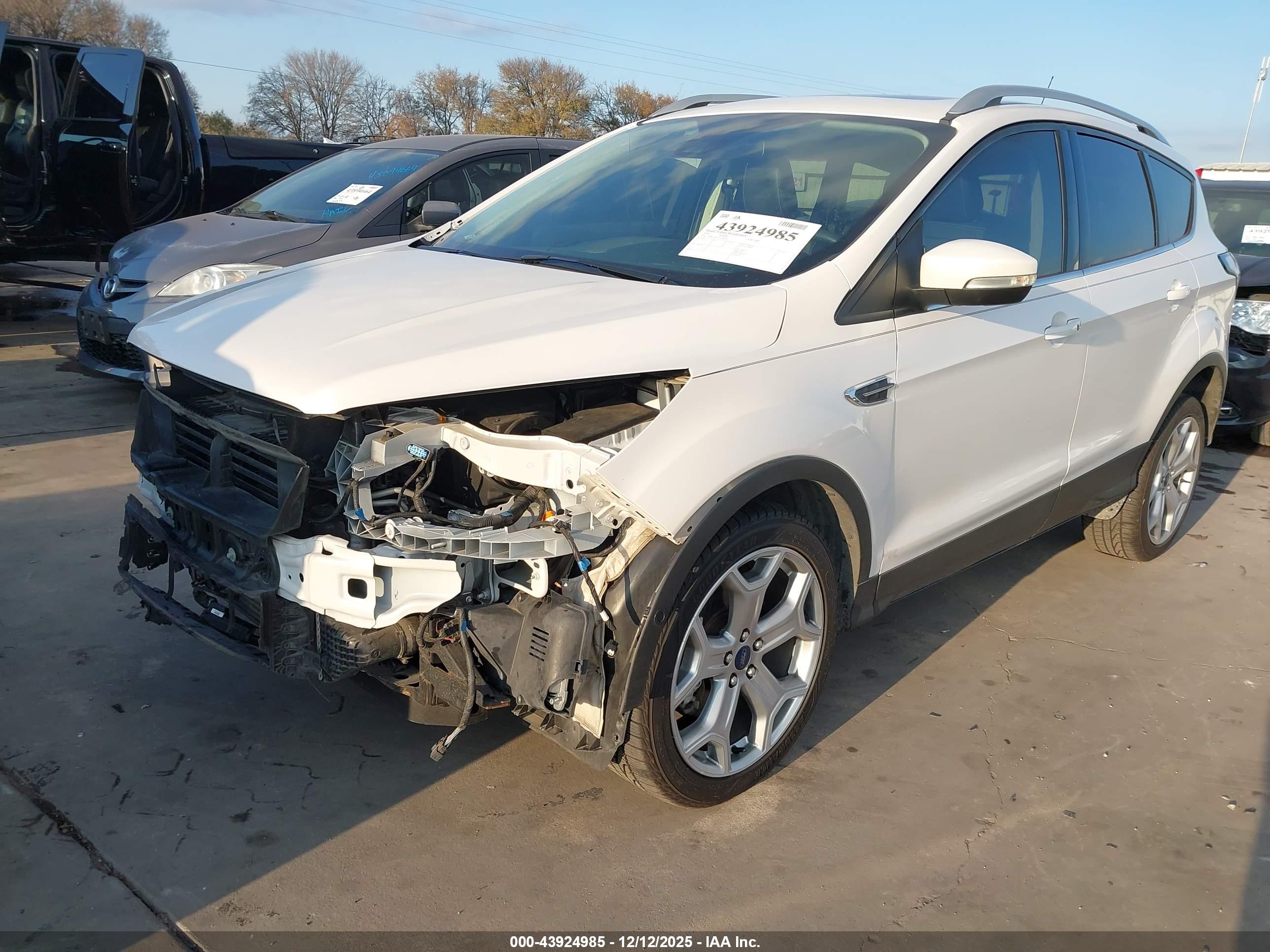 FORD ESCAPE image 2